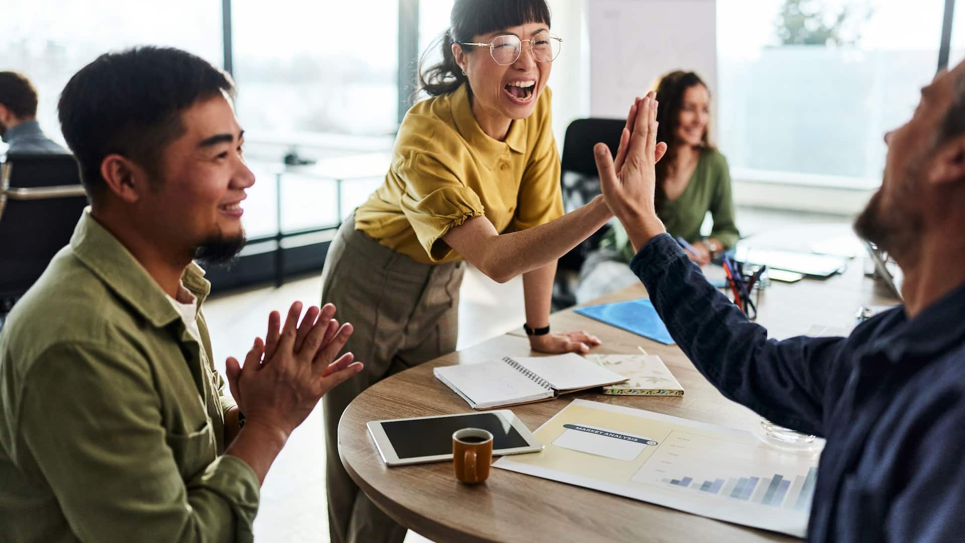 1 of 1 Global B2B Small Meeting High Five
