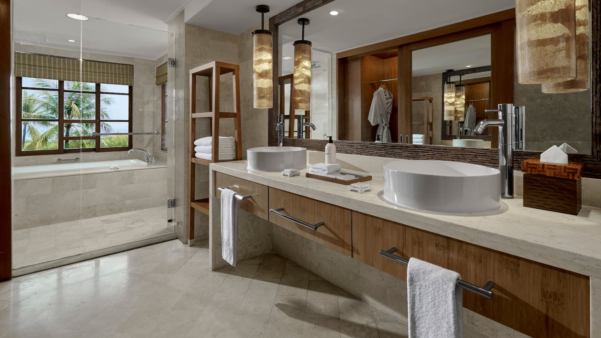 4 de 6 Grand Hyatt Bali Club King Ocean View Bathroom