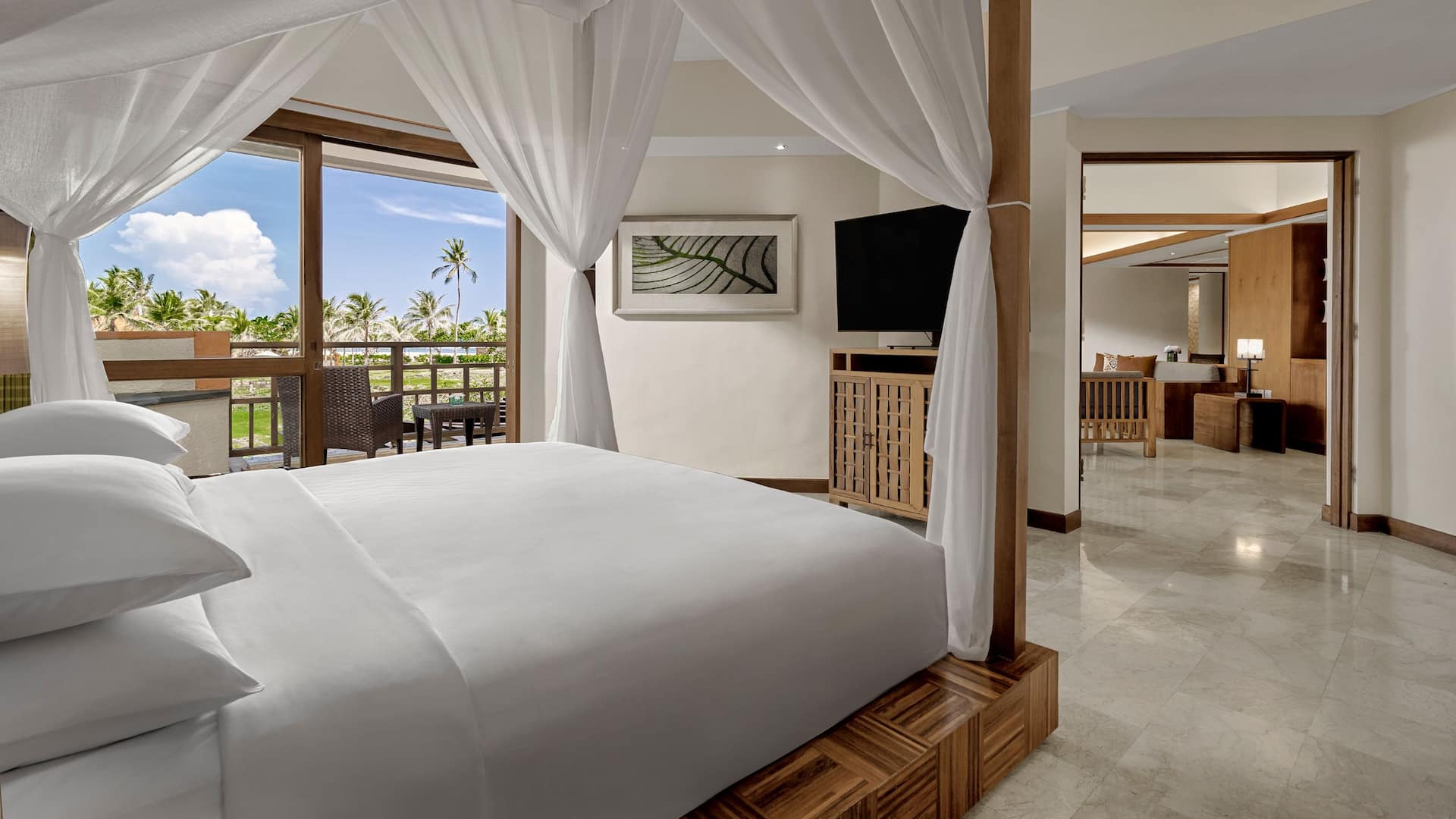 1 de 6 Grand Hyatt Bali Grand Executive Suite King Bedroom