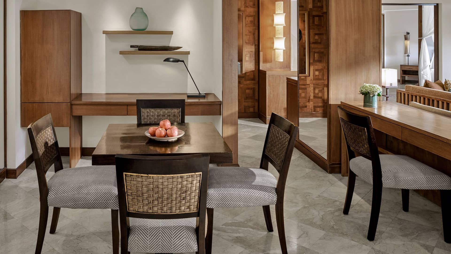 3 de 6 Grand Hyatt Bali Grand Executive Suite King Dining