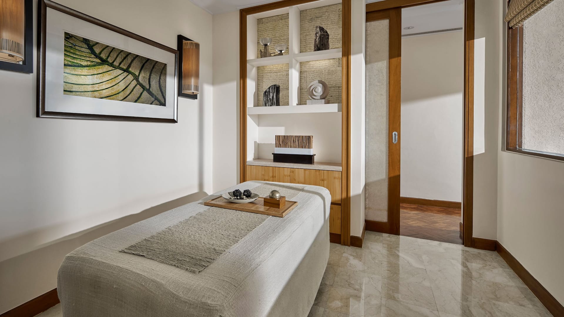 3 de 7 Grand Hyatt Bali Presidential Suite Spa Room