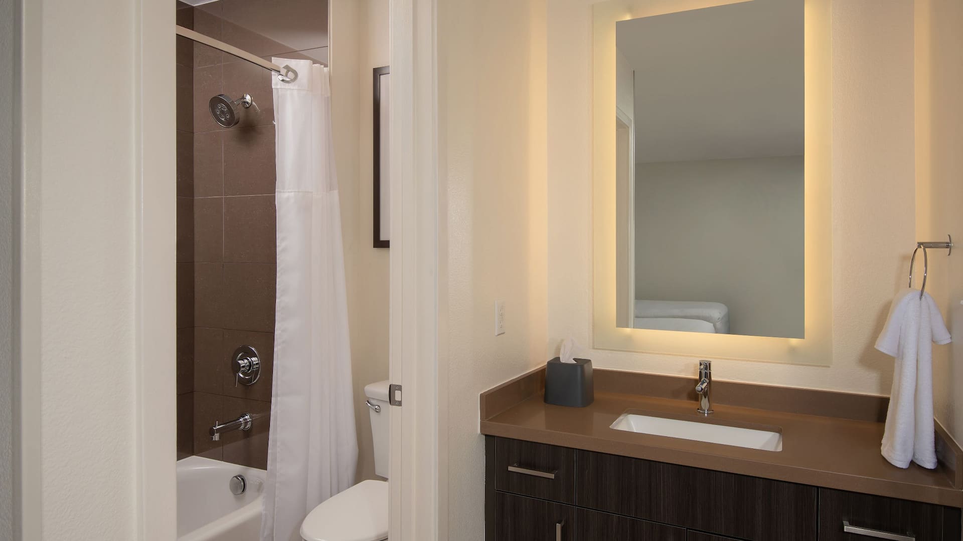5 de 5 Hyatt House Denver Tech Center Bathroom