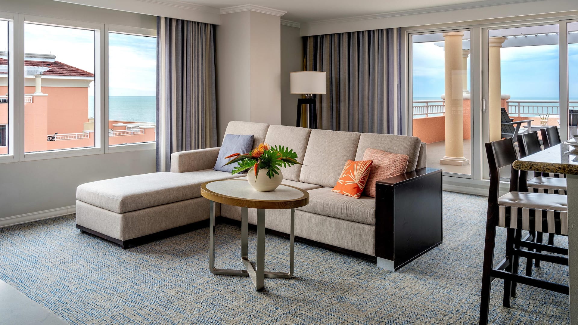 第 2，共 7 Hyatt Regency Clearwater Beach Resort and Spa Terrace Suite Living Room