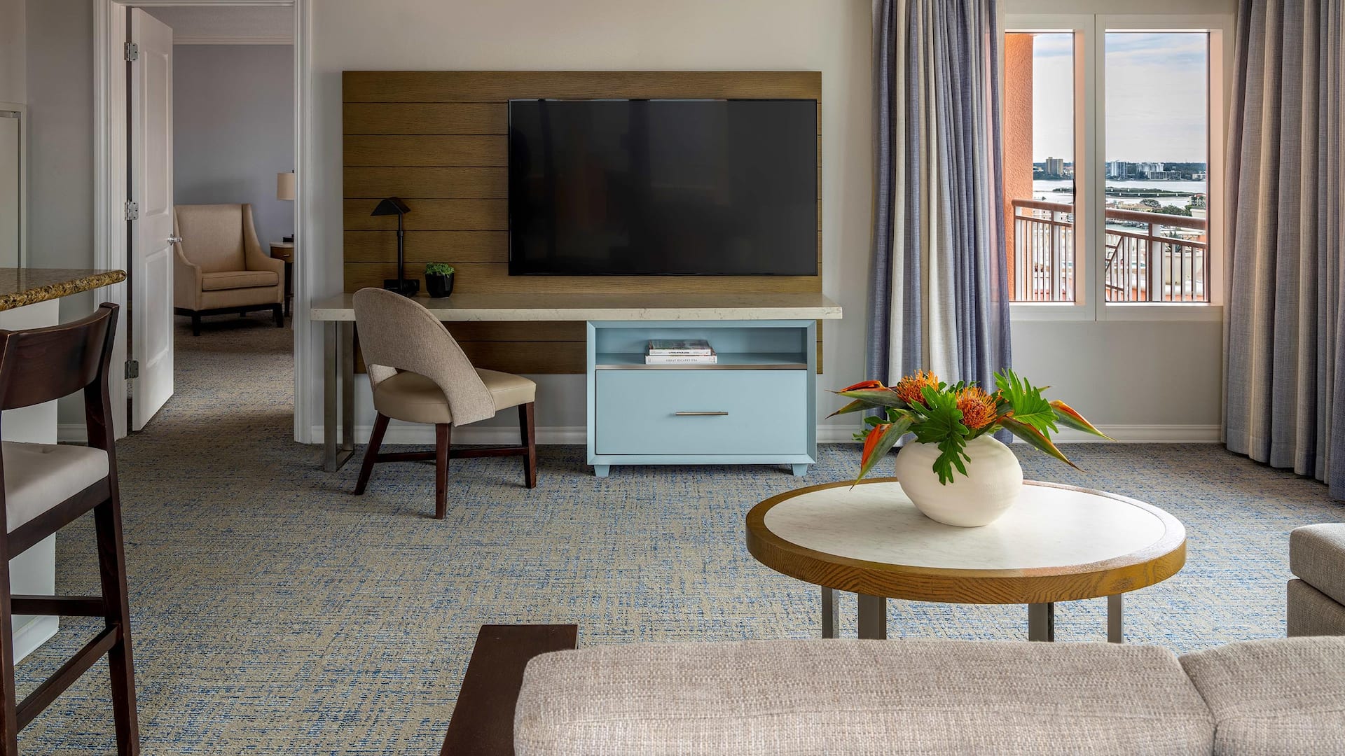 第 3，共 7 Hyatt Regency Clearwater Beach Resort and Spa Terrace Suite Living Room Detail