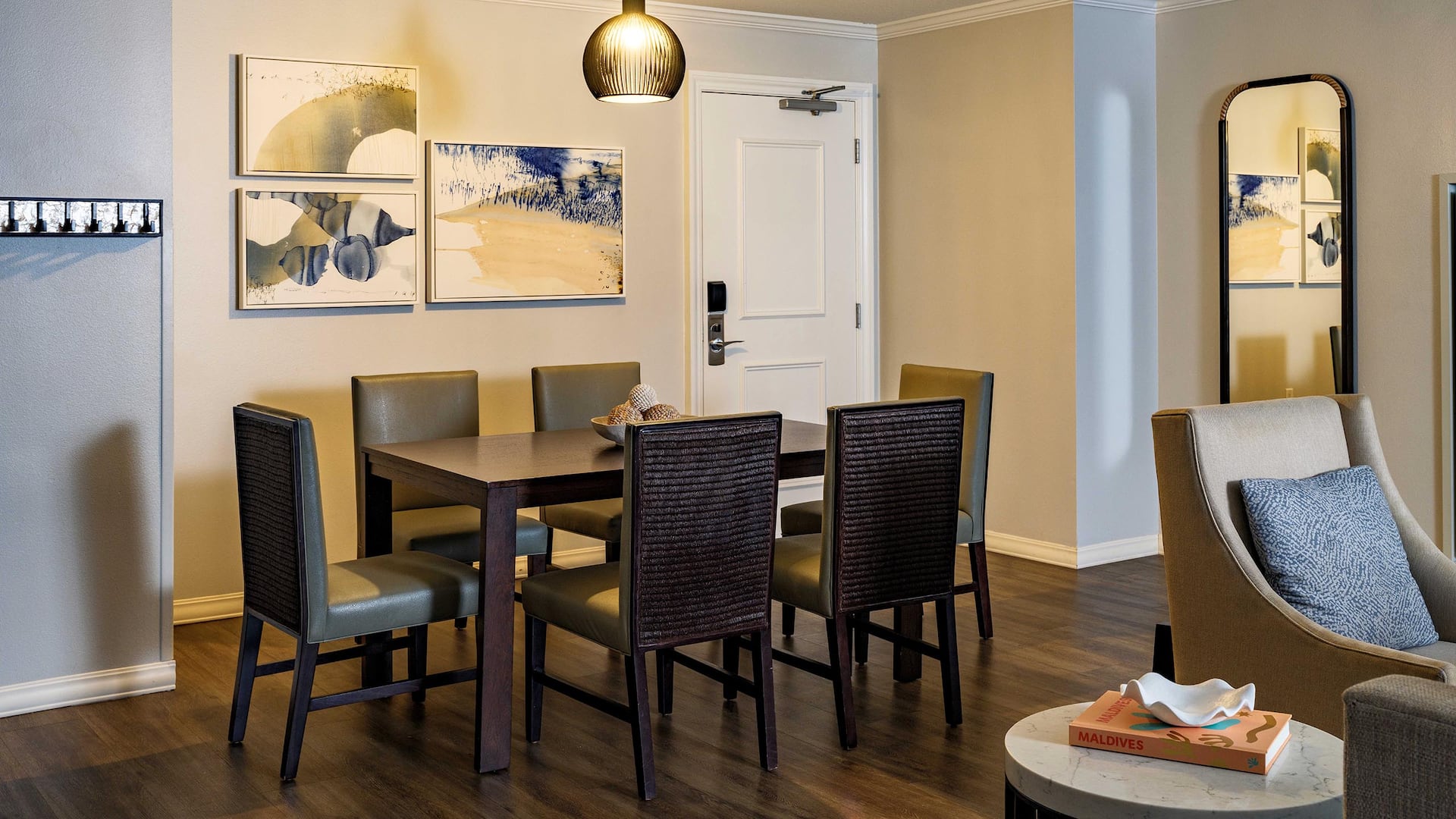 第 6，共 9 Hyatt Regency Clearwater Beach Resort and Spa Two Bedroom Deluxue Suite Dining Table