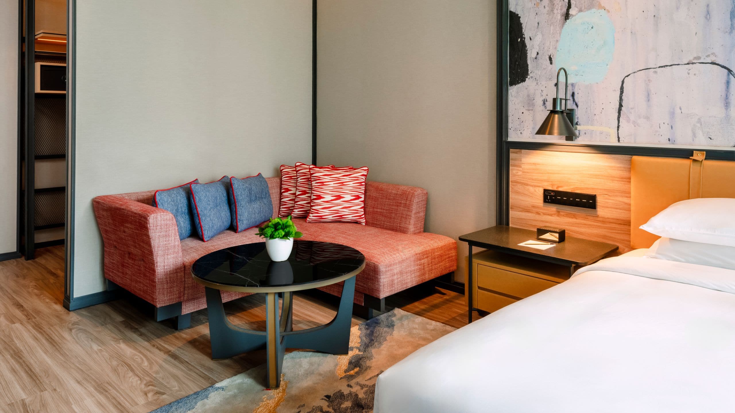 4 из 4 Hyatt Centric City Centre Kuala Lumpur One King Bed Premium Living Area