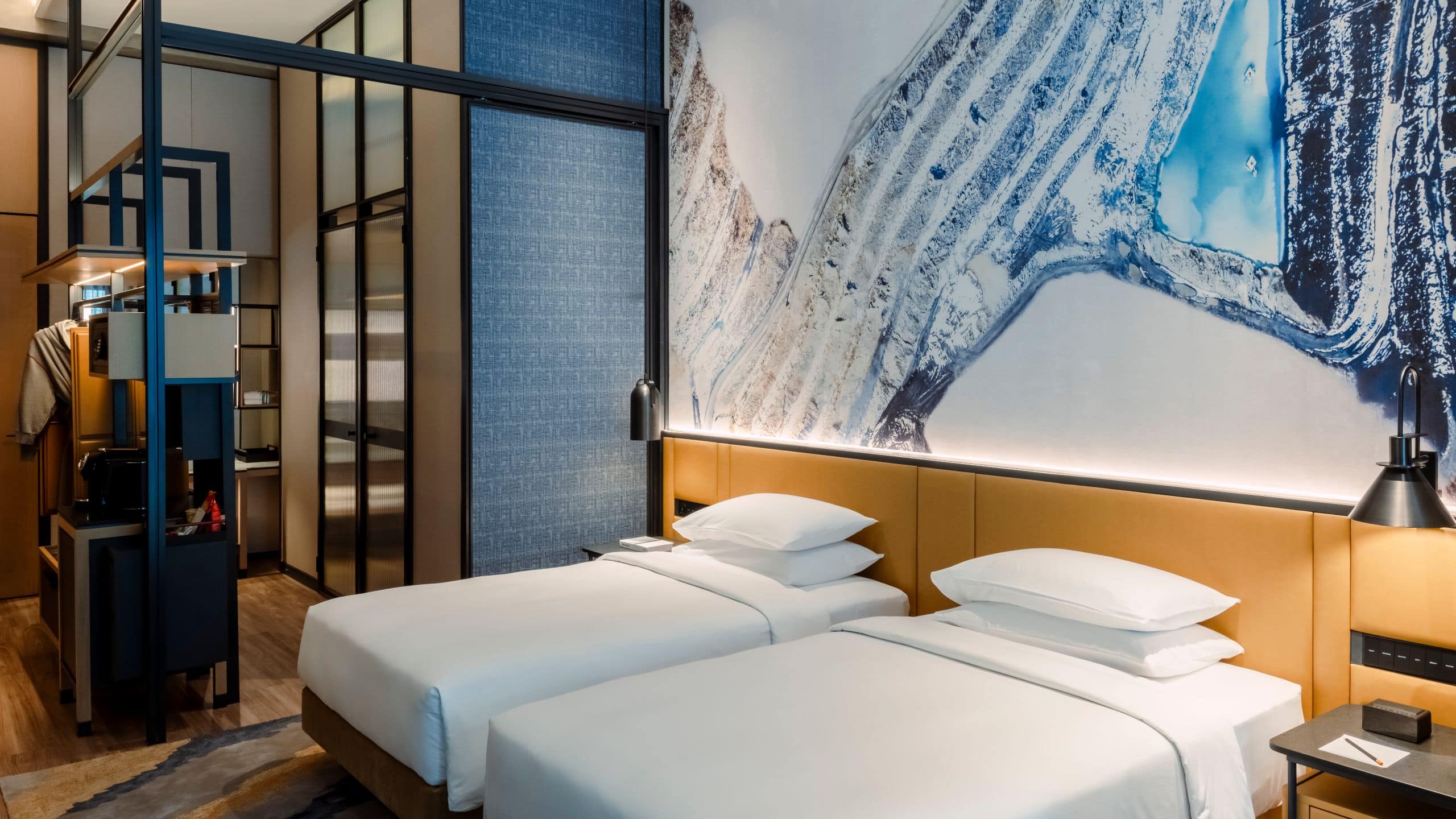 1 из 2 Hyatt Centric City Centre Kuala Lumpur Two Twin Beds Deluxe Guest Bedroom