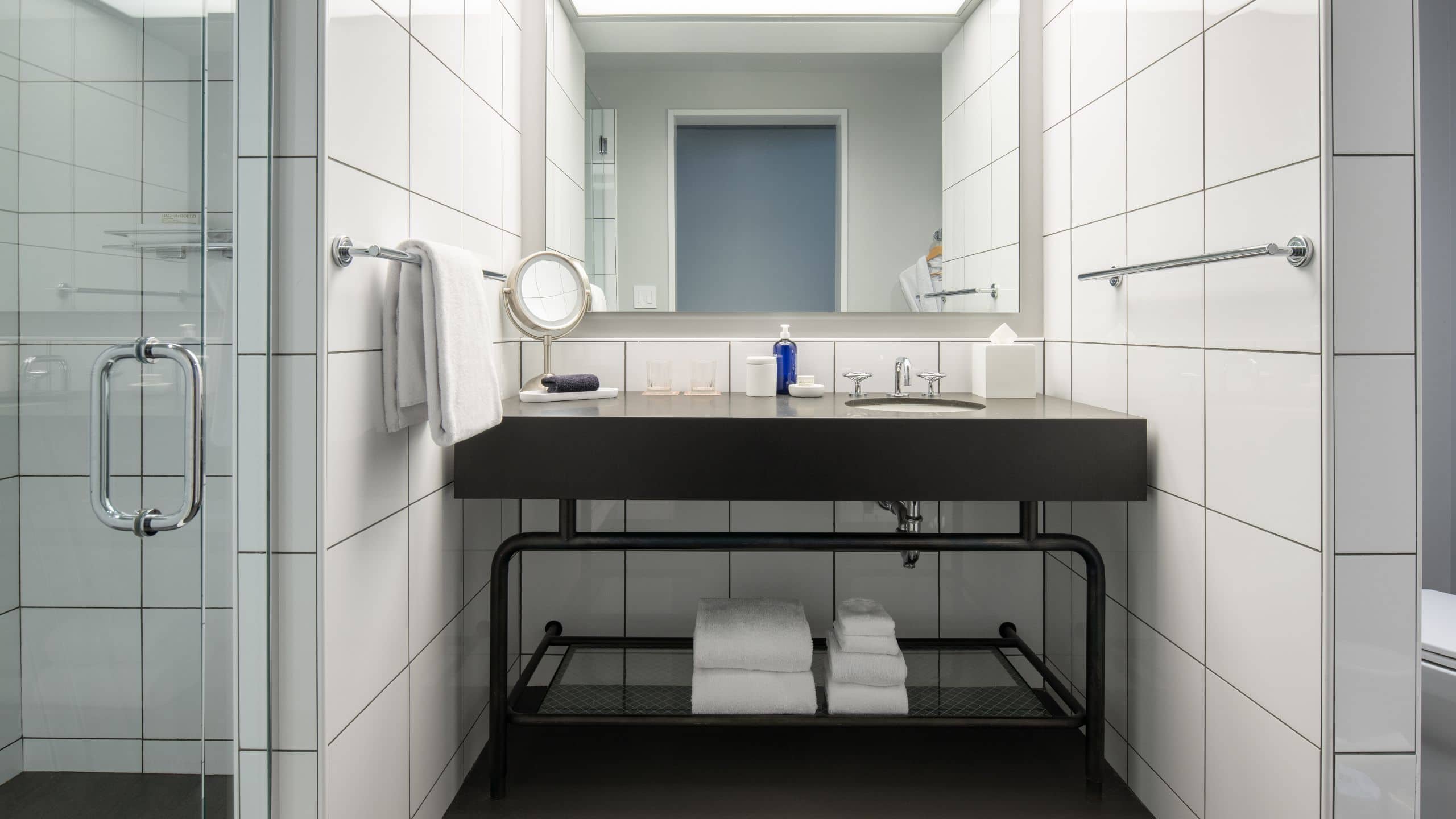 5/5 Fordson Hotel Standard Room Bathroom Shower