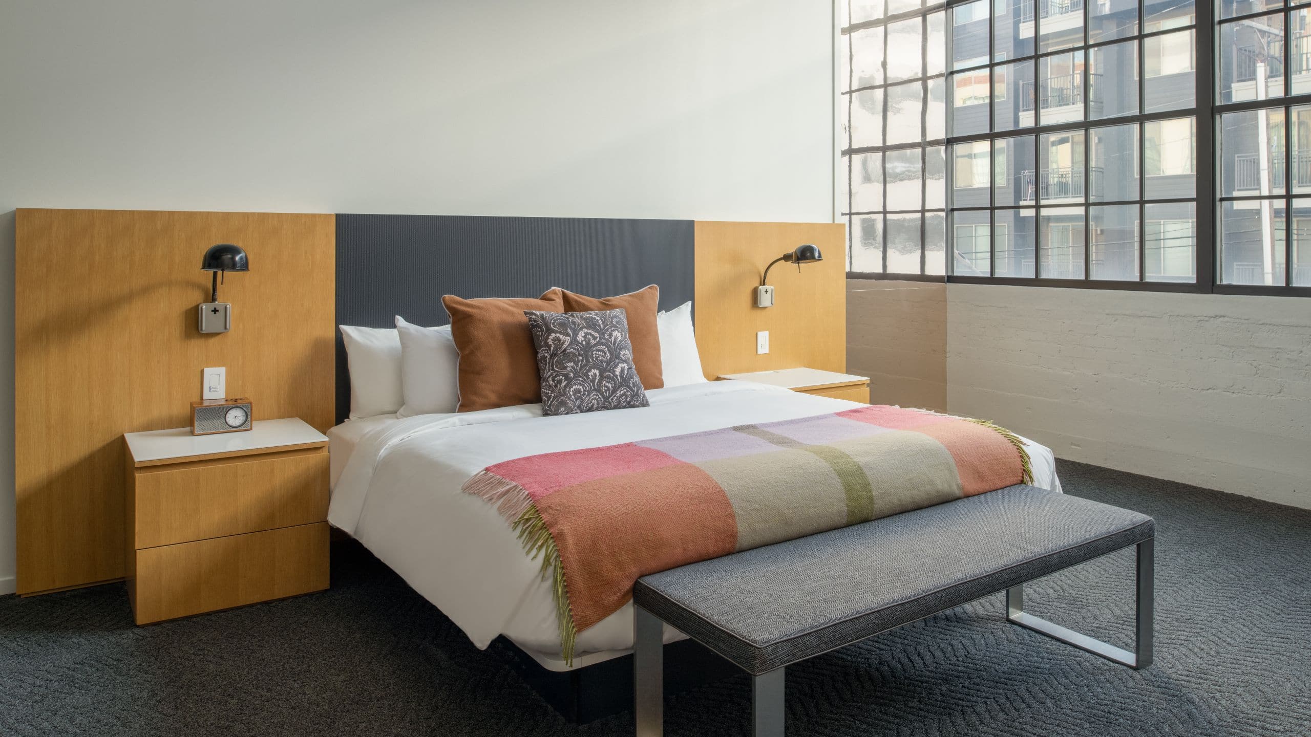 2/6 Fordson Hotel King Premier Room Bed