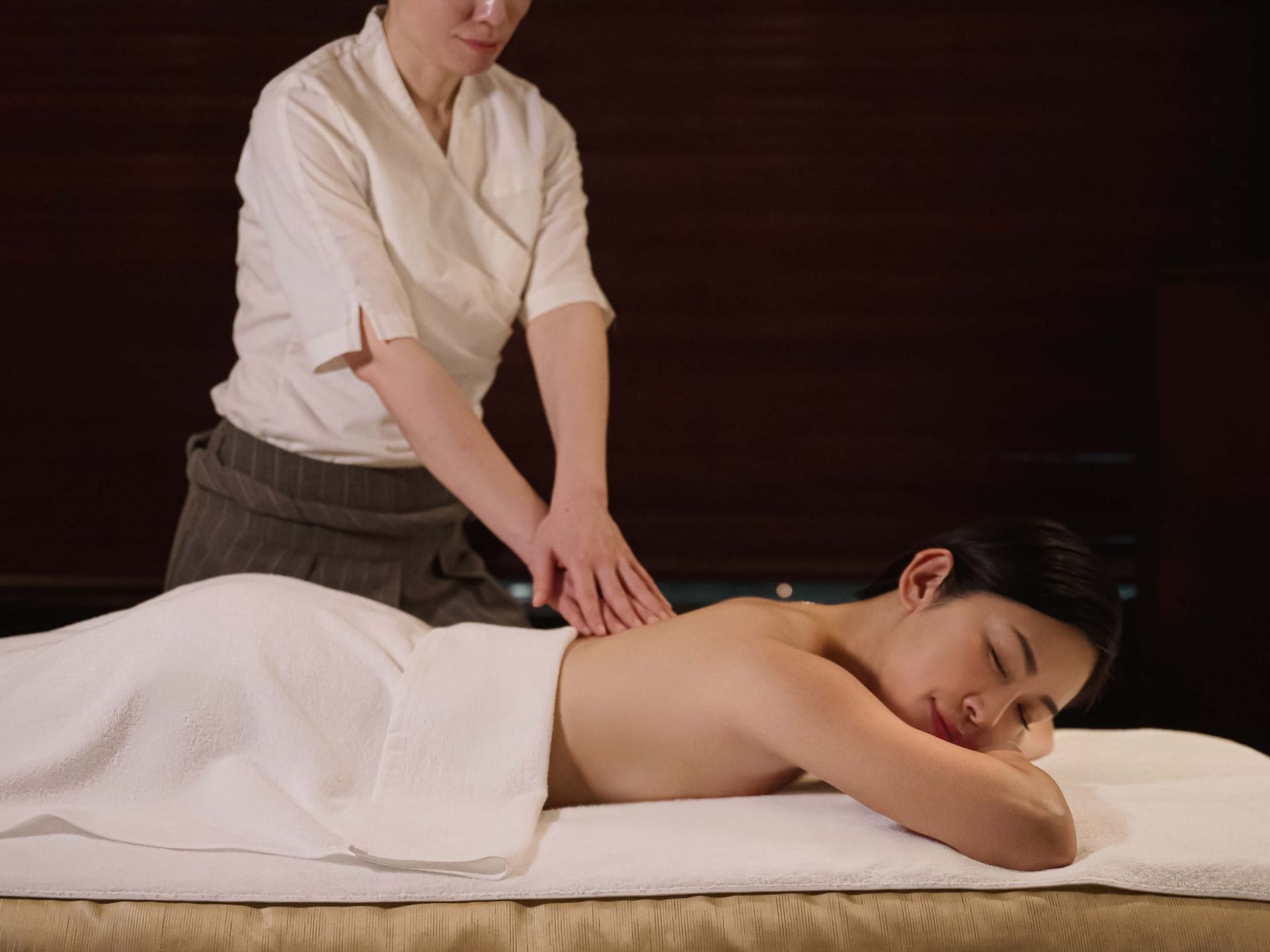 Hyatt Regency Hakone Resort and Spa Spa Izumi Body Treatment Back