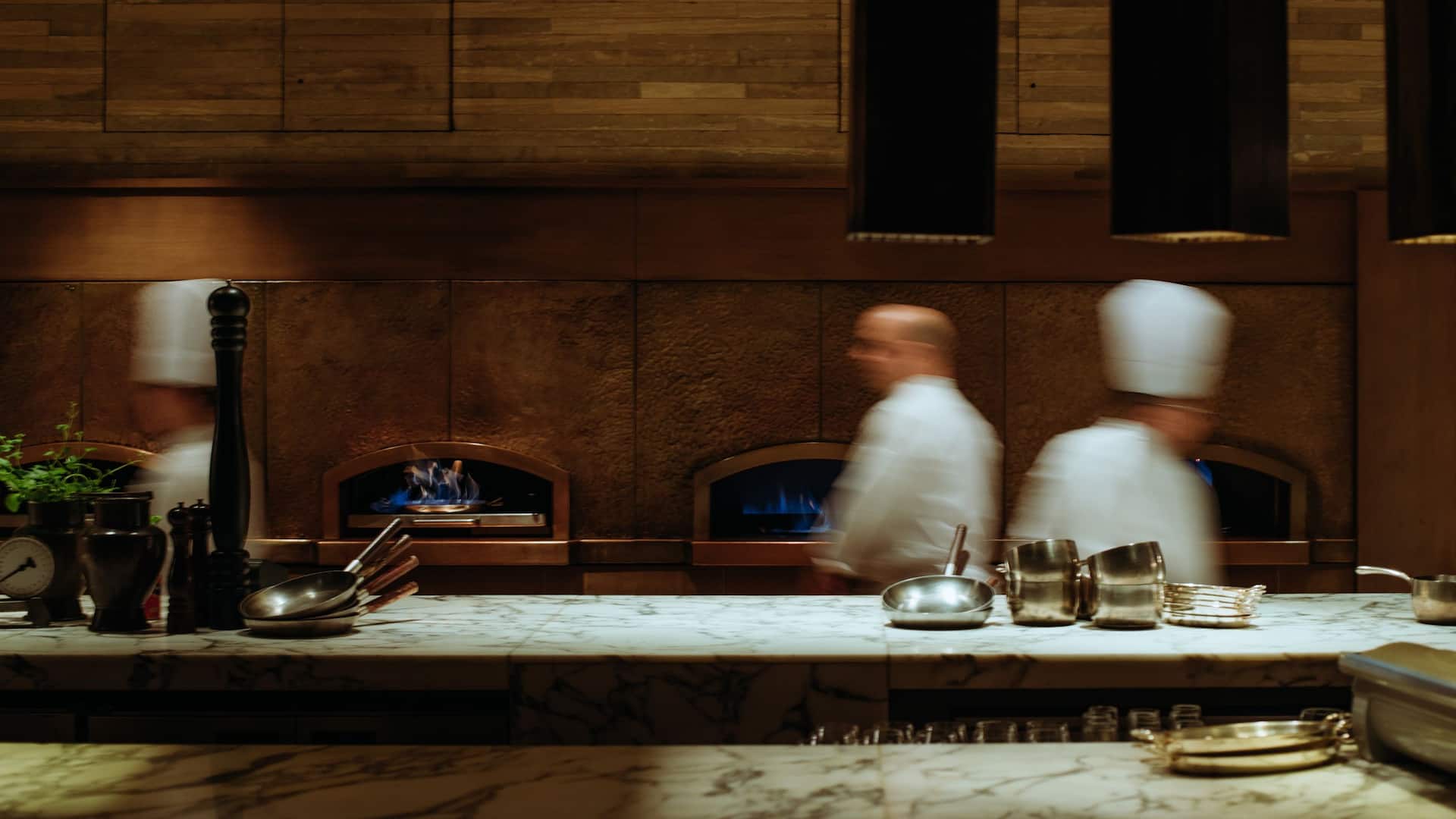 Hyatt Regency Hong Kong, Tsim Sha Tsui Hugos Open Kitchen
