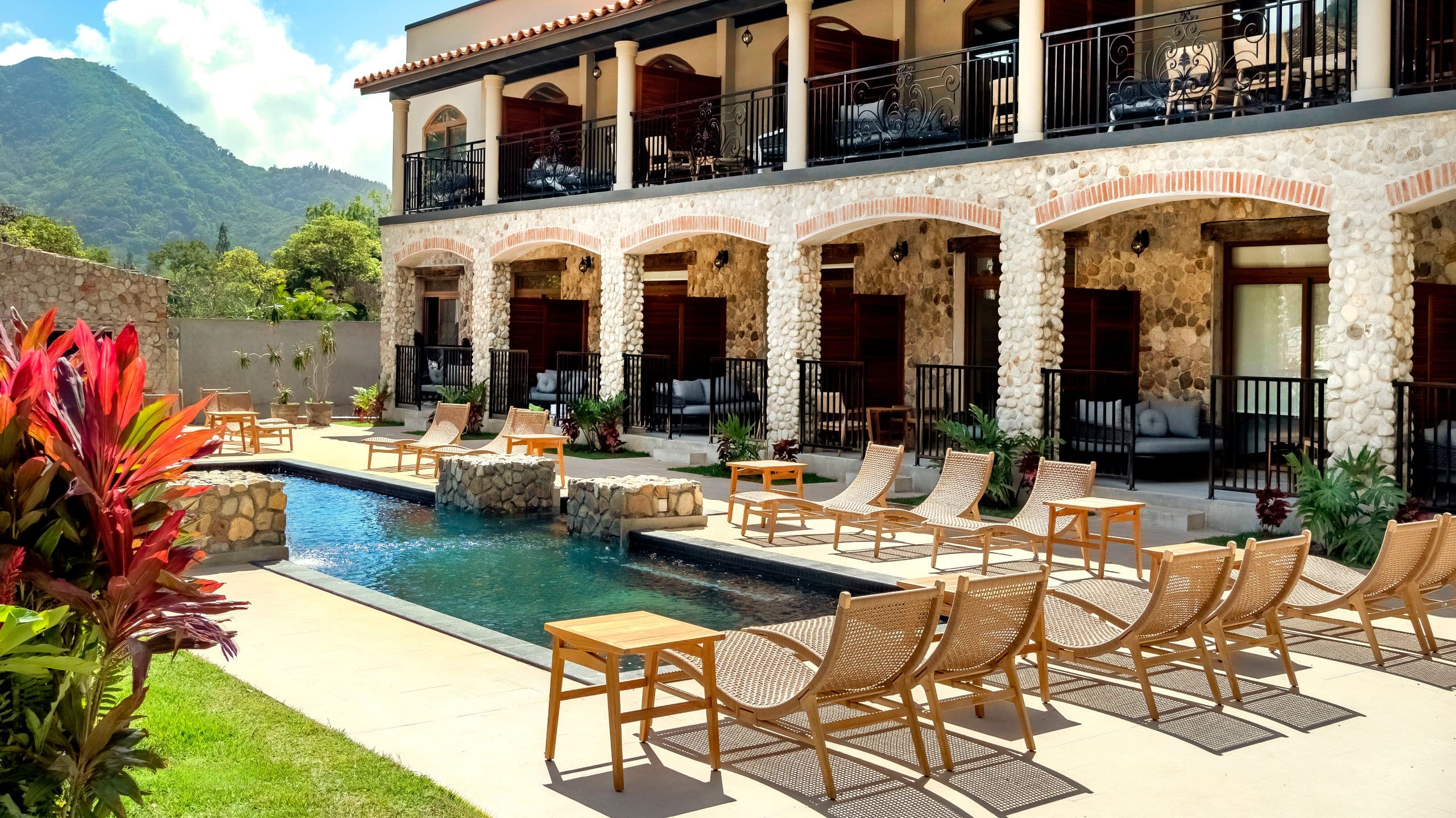 Hotel La Compañia del Valle Pool Chairs