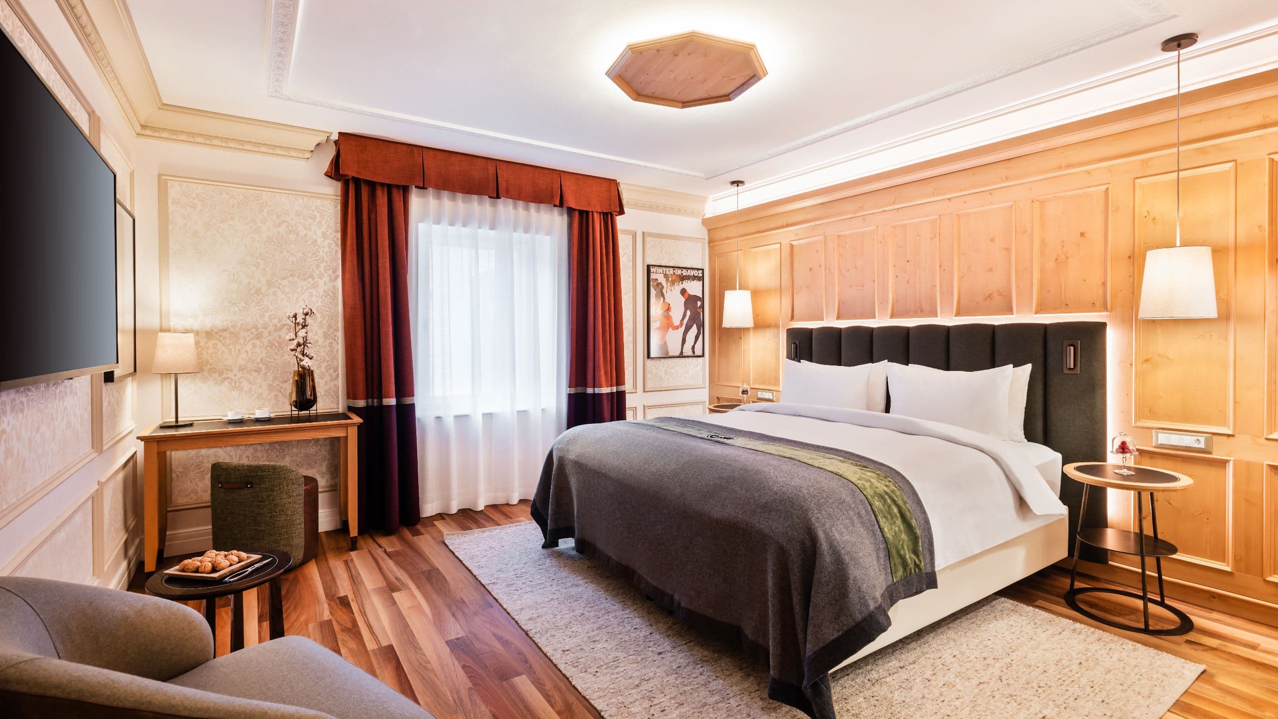 5 de 7 Hotel Flüela Davos Deluxe Suite Bedroom With Blanket