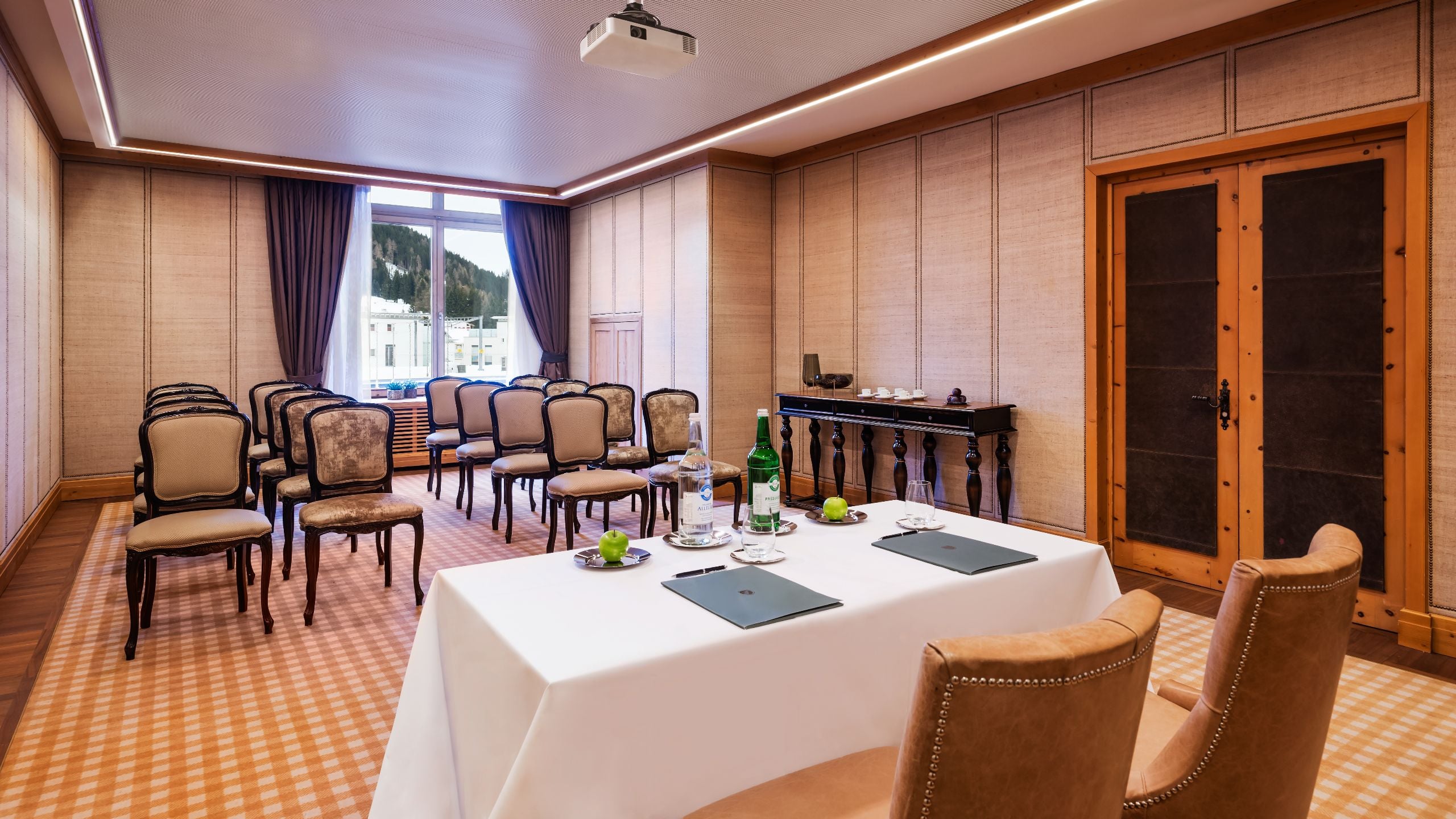 1 of 1 Hotel Flüela Davos Meetingroom Parsenn