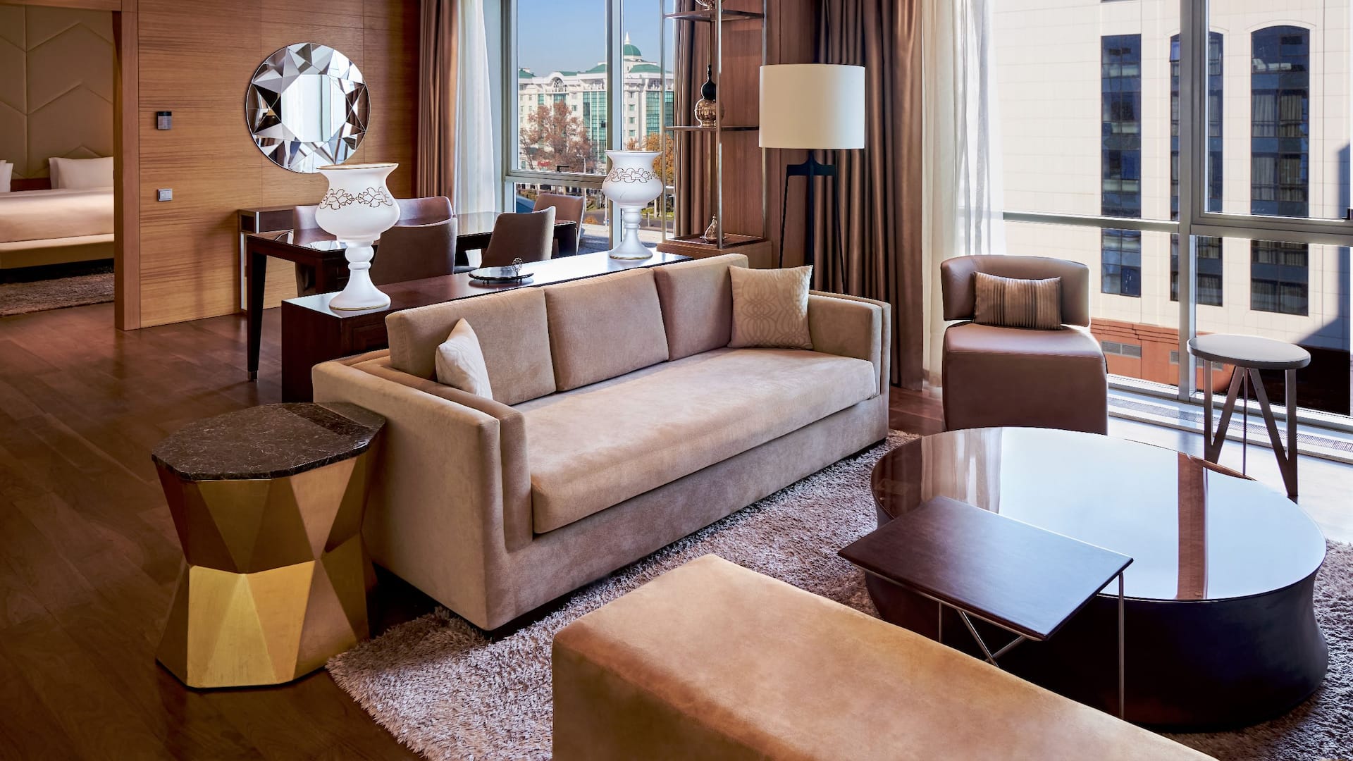 4 de 9 Hyatt Regency Tashkent Executive Suite Living Room Setup
