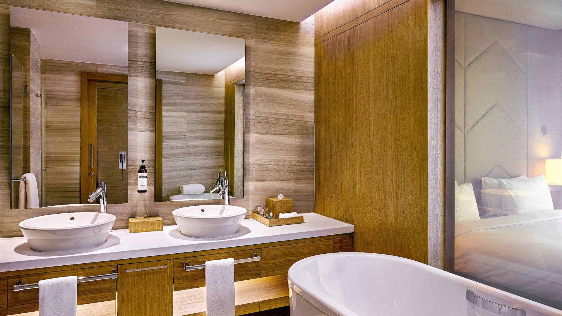 7 de 9 Hyatt Regency Tashkent Executive Suite Bathroom And Tub