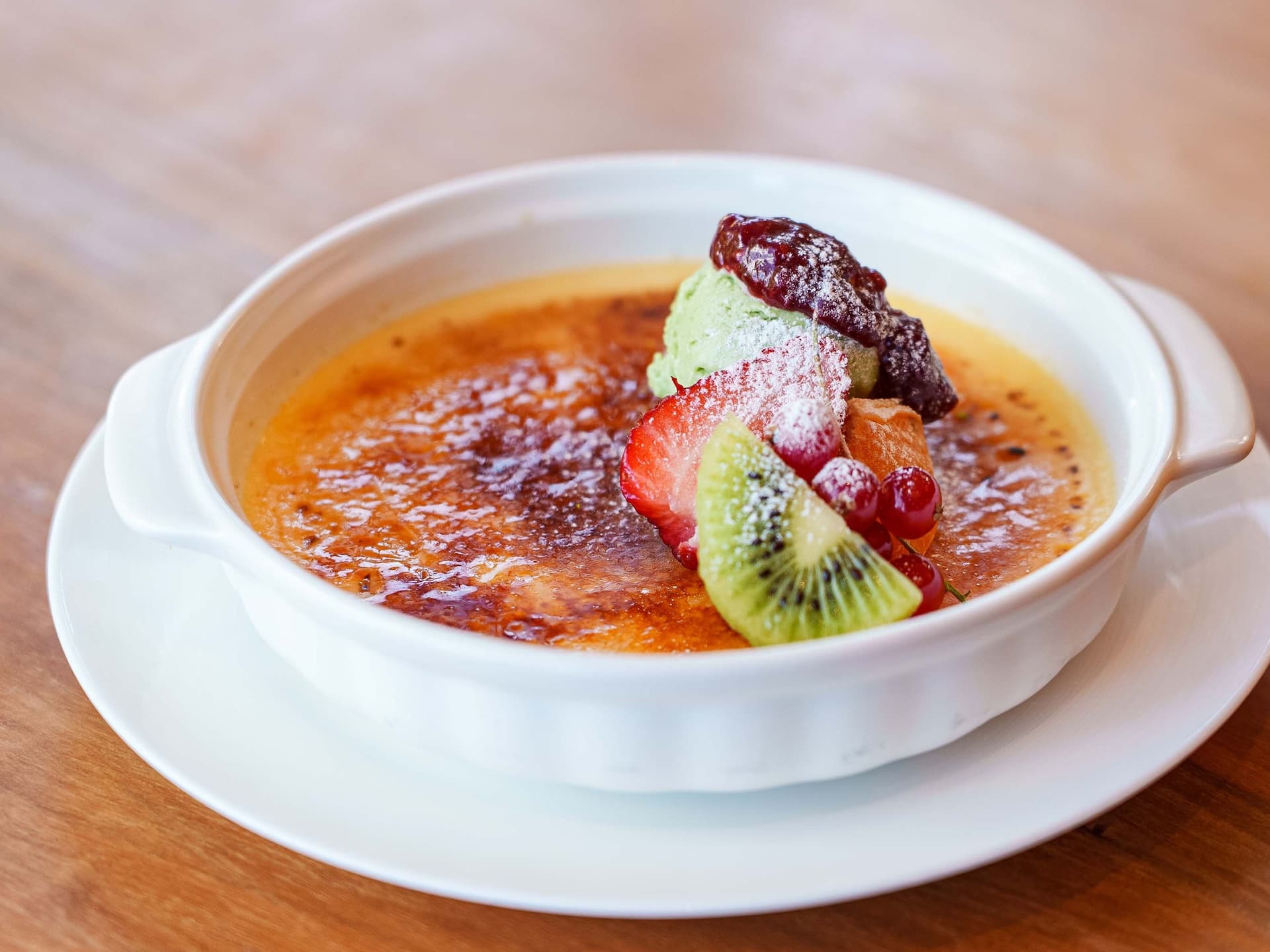 Hyatt Regency Hakone Resort and Spa Living Room Dessert Cream Brulee