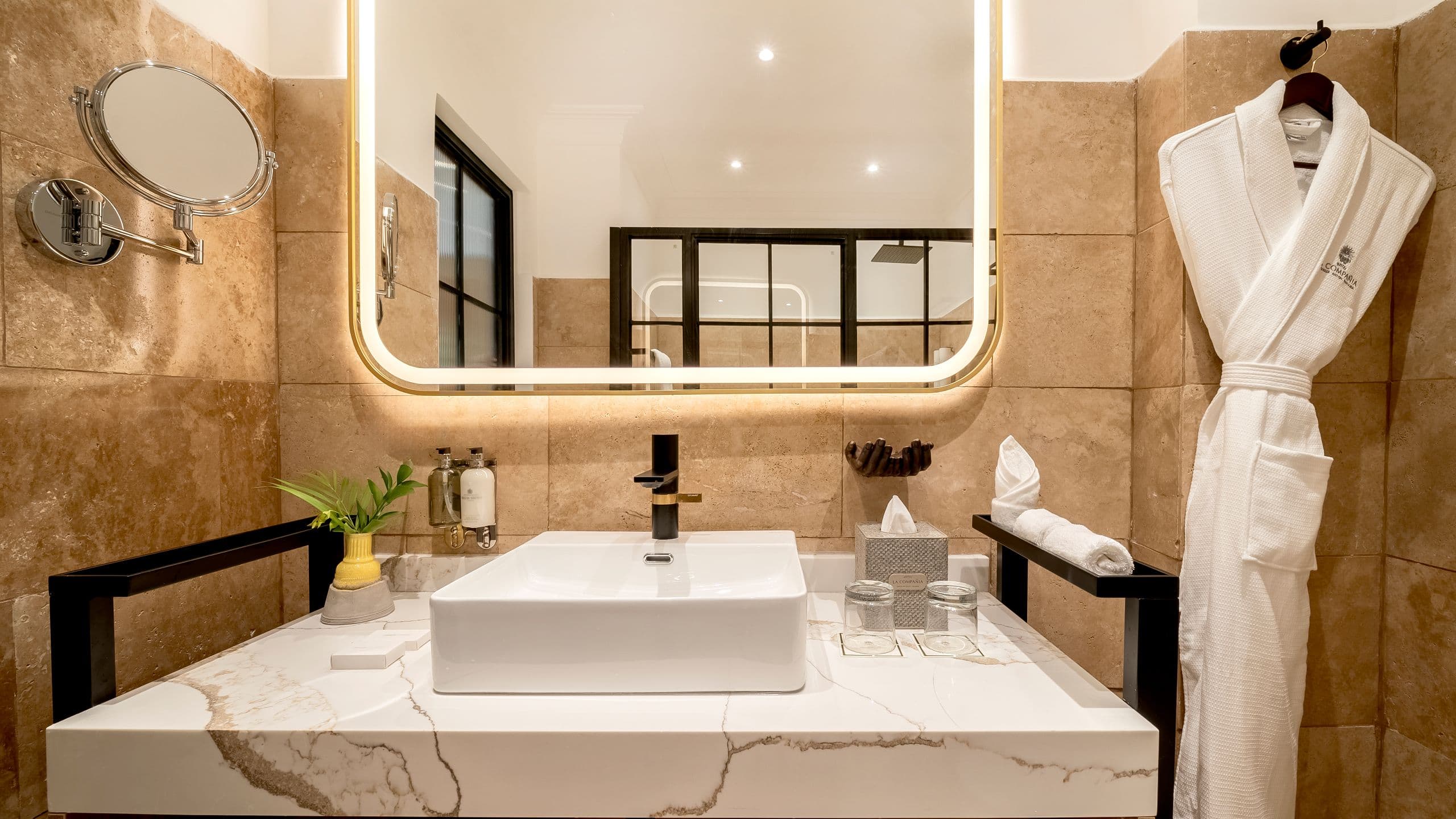 Hotel La Compañia del Valle Luxurious Bathroom Sink