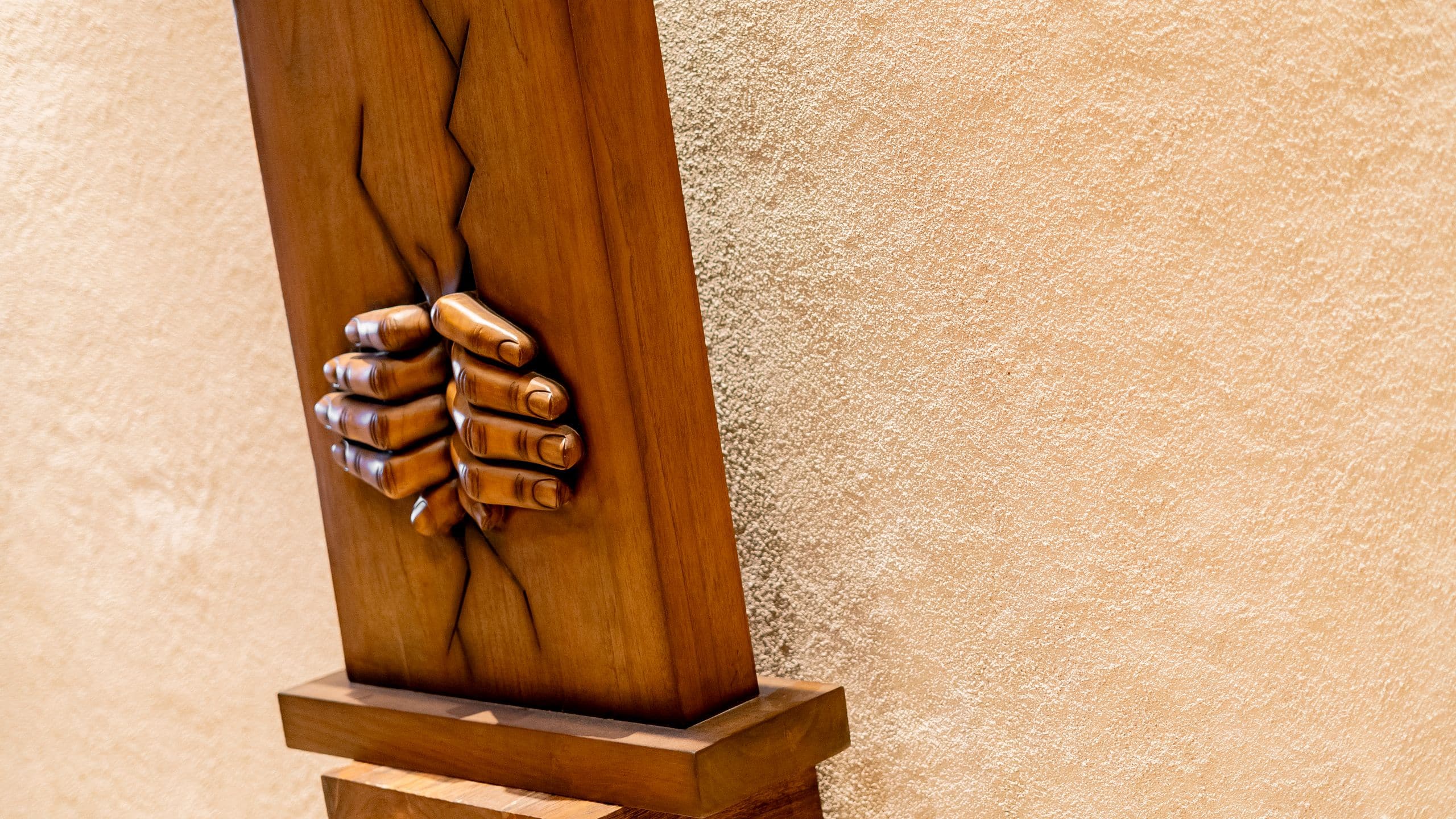 Hotel La Compañia del Valle Hands In Wood