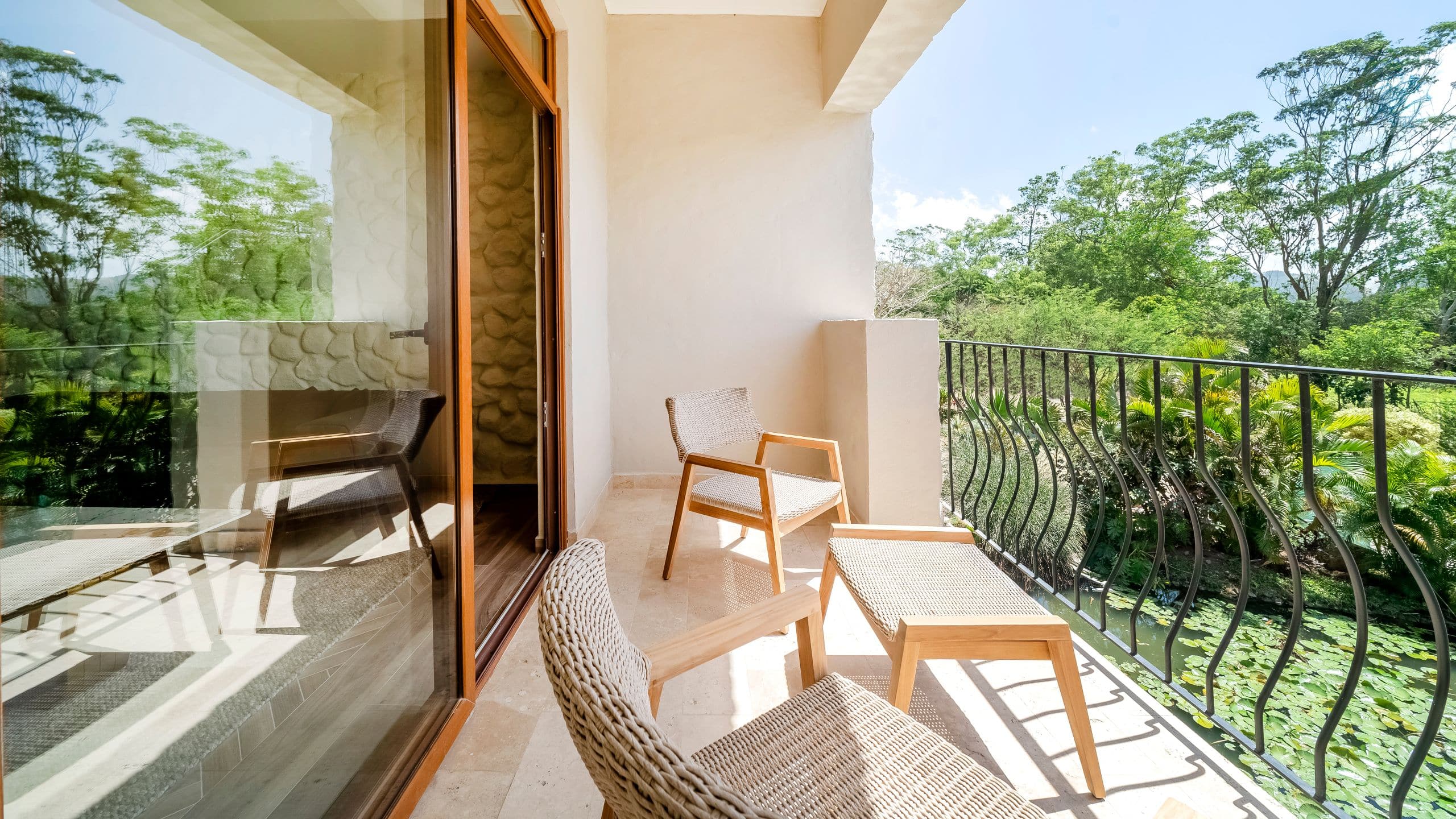 5 de 11 Hotel La Compañia del Valle Balcony Garden View