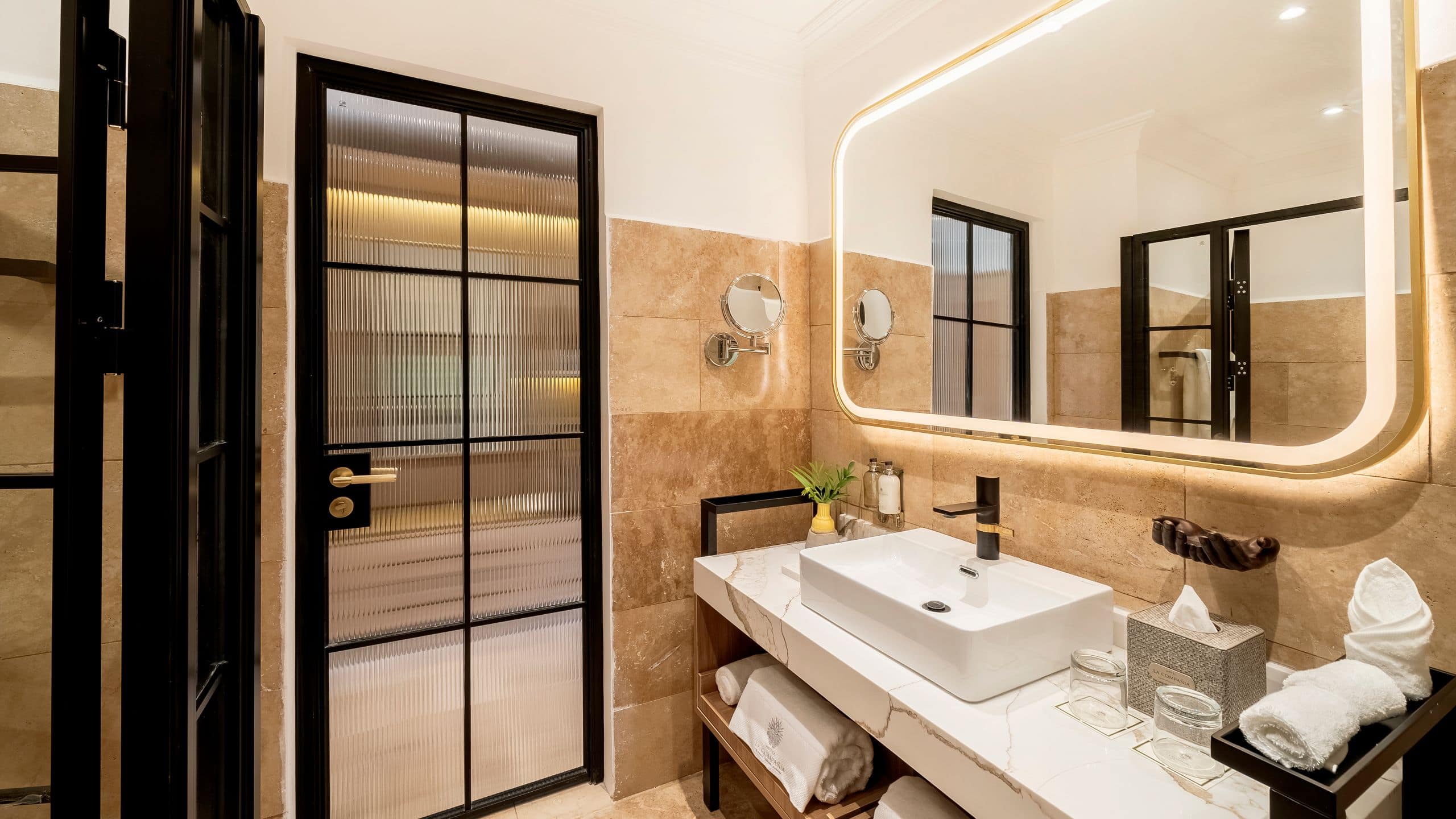 7 de 11 Hotel La Compañia del Valle Elegant Bathroom Sink