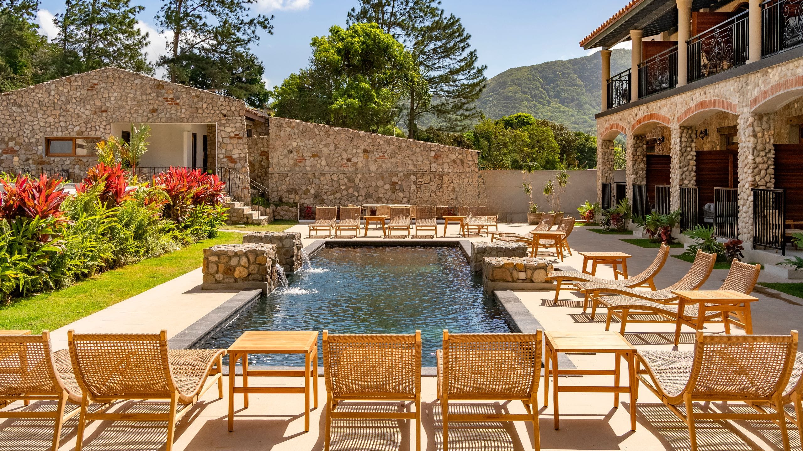 Hotel La Compañia del Valle Pool Chairs