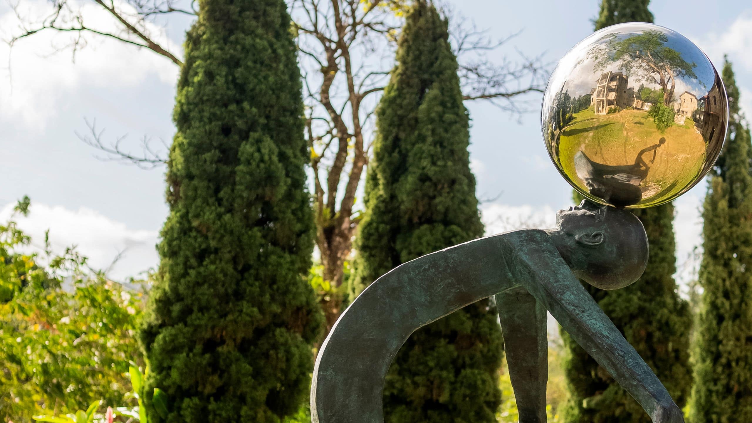 Hotel La Compañia del Valle Iron Sculpture Athlete