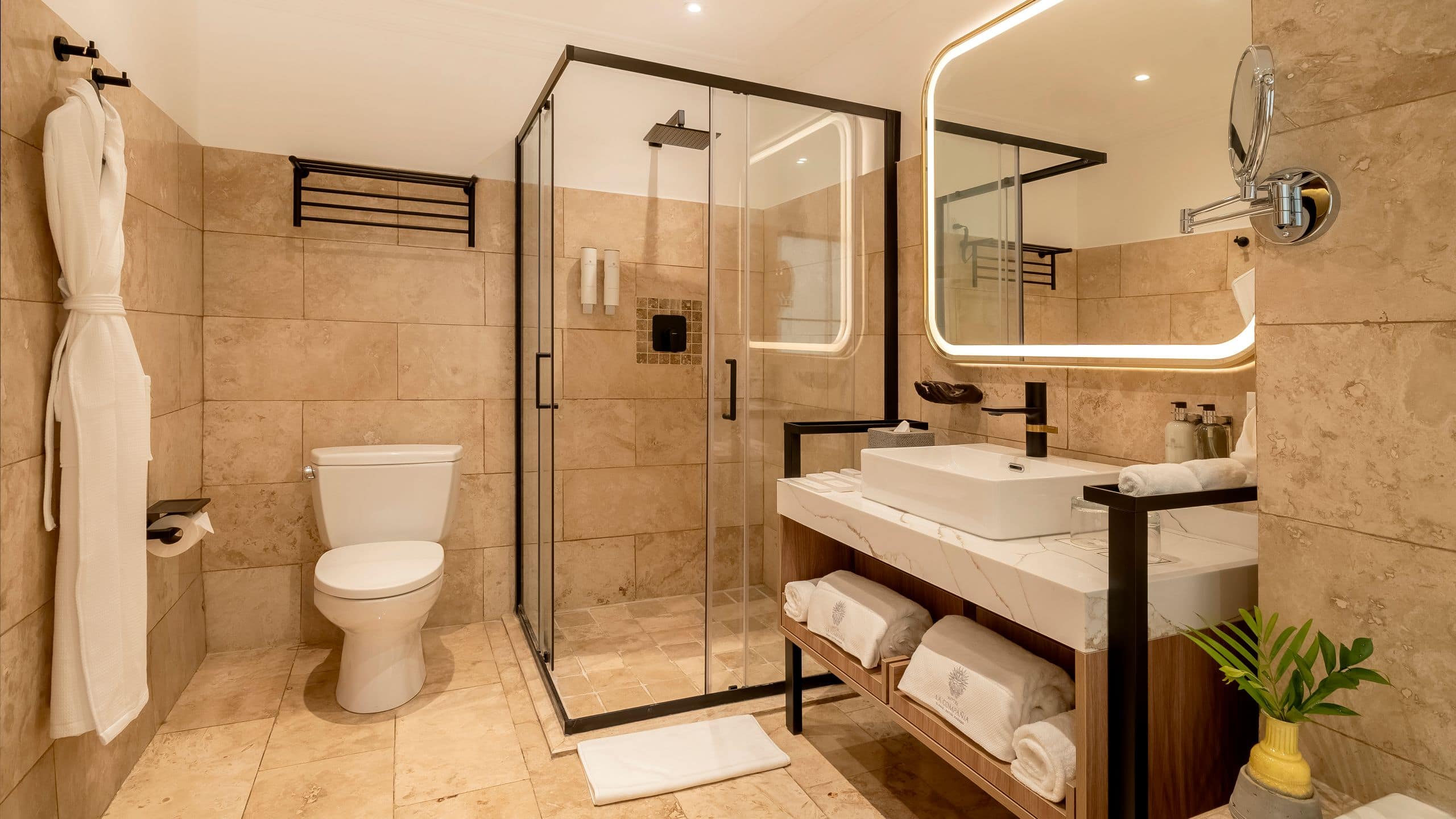 Hotel La Compañia del Valle Bathroom Suite