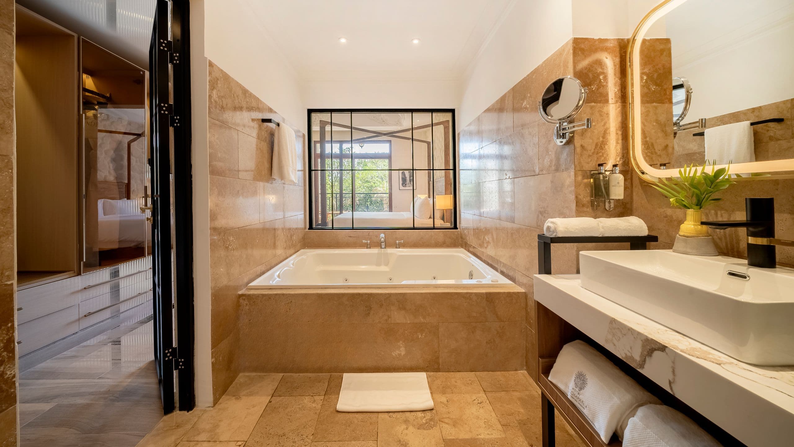 Hotel La Compañia del Valle Bathroom Bathtub