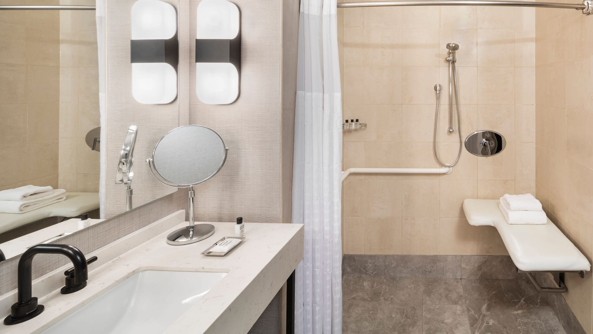 4 de 4 Hyatt Regency Jersey City on the Hudson Ada Shower