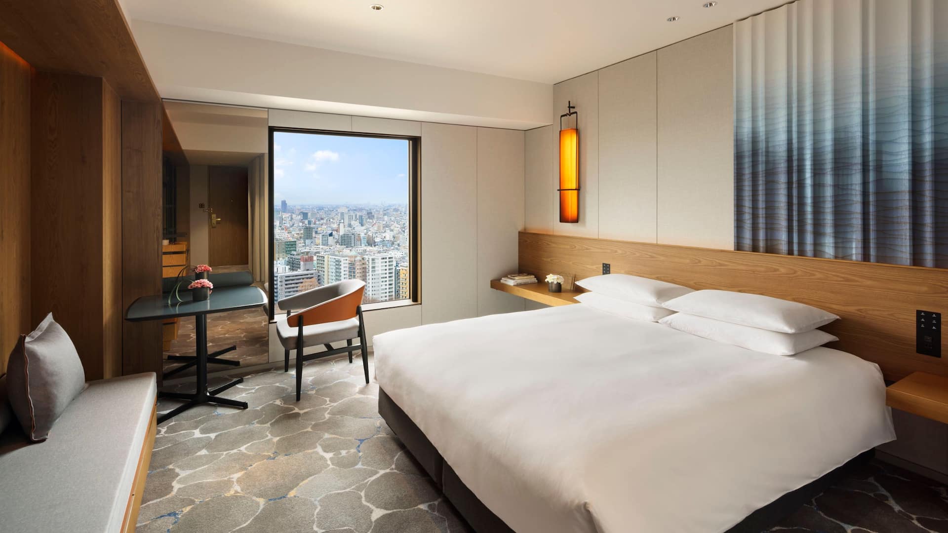 Hyatt Regency Tokyo Deluxe Park View King Bedroom