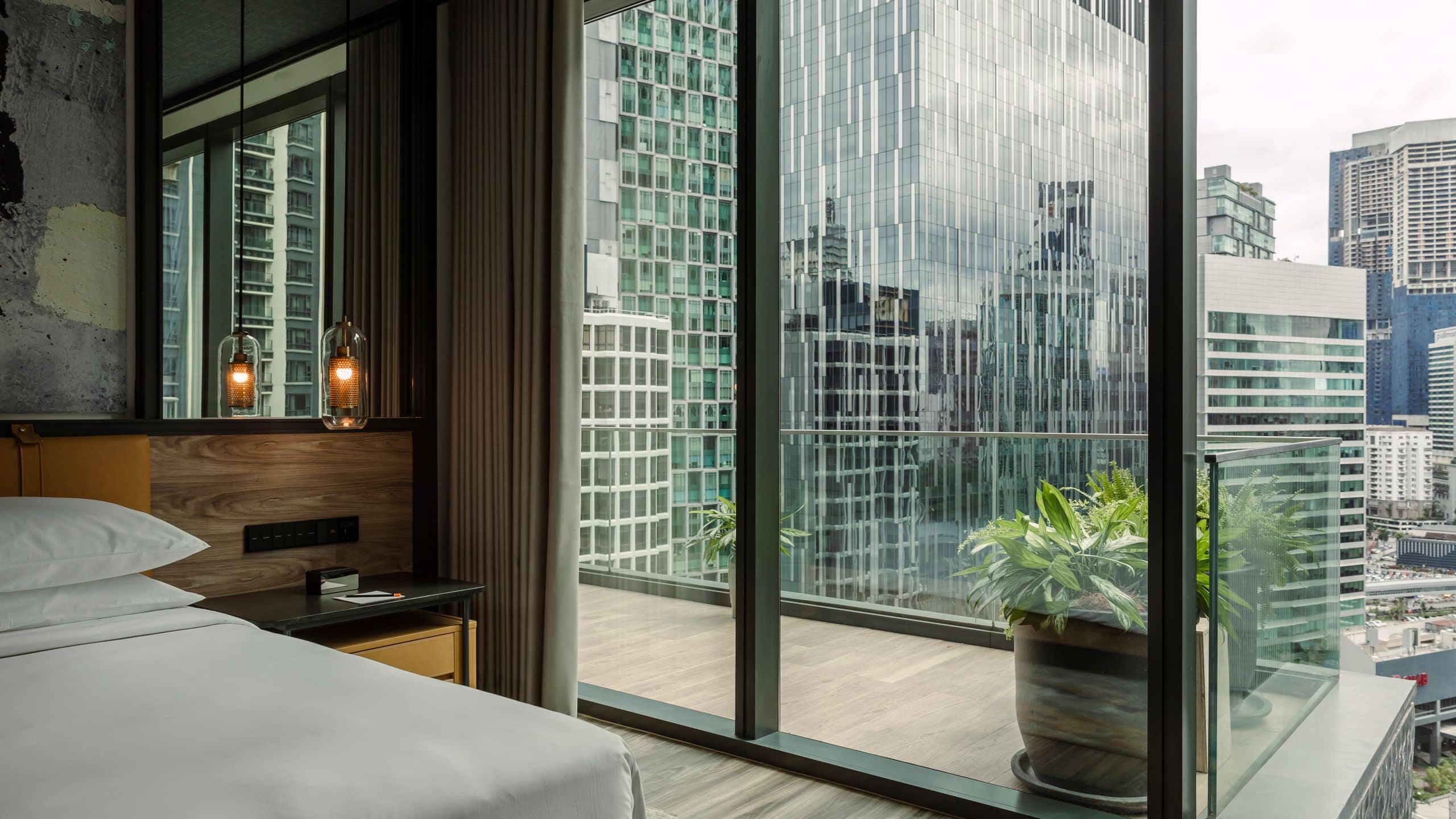 3 из 5 Hyatt Centric City Centre Kuala Lumpur Suite Private Balcony