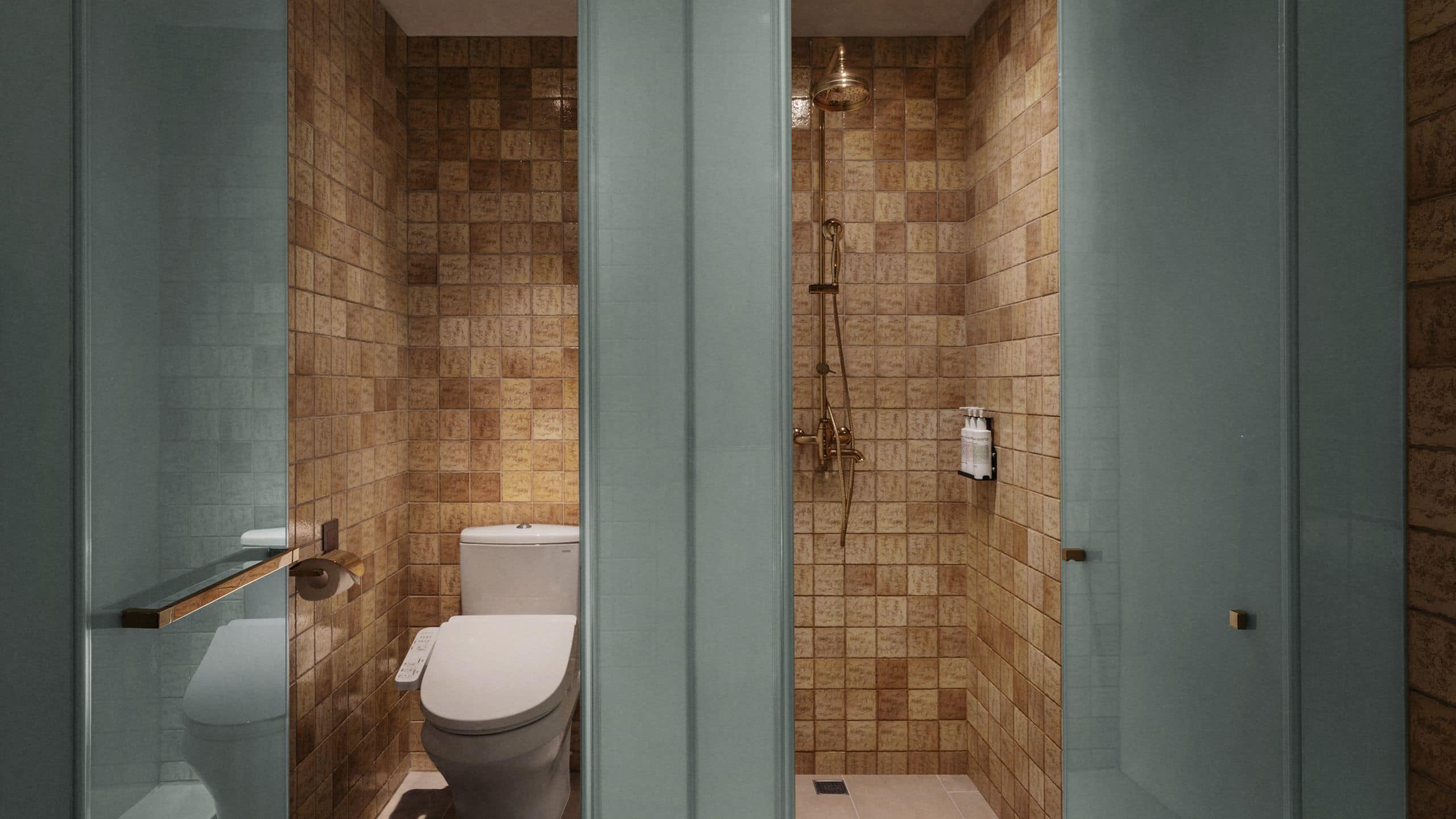 3 von 5 EPISODE Daan Taipei Standard Room Bathroom Shower