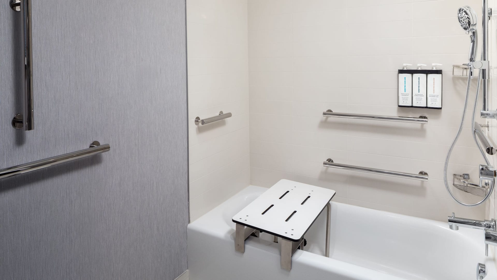 4/4 Hyatt Place Cape Canaveral Bathroom Accessible Tub
