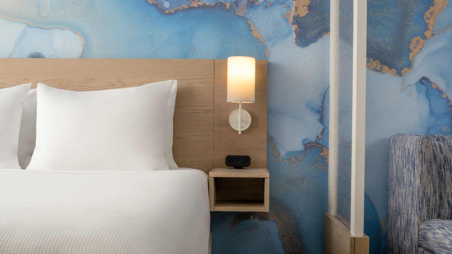 Hyatt Place Delray Beach Std King Bed Detail