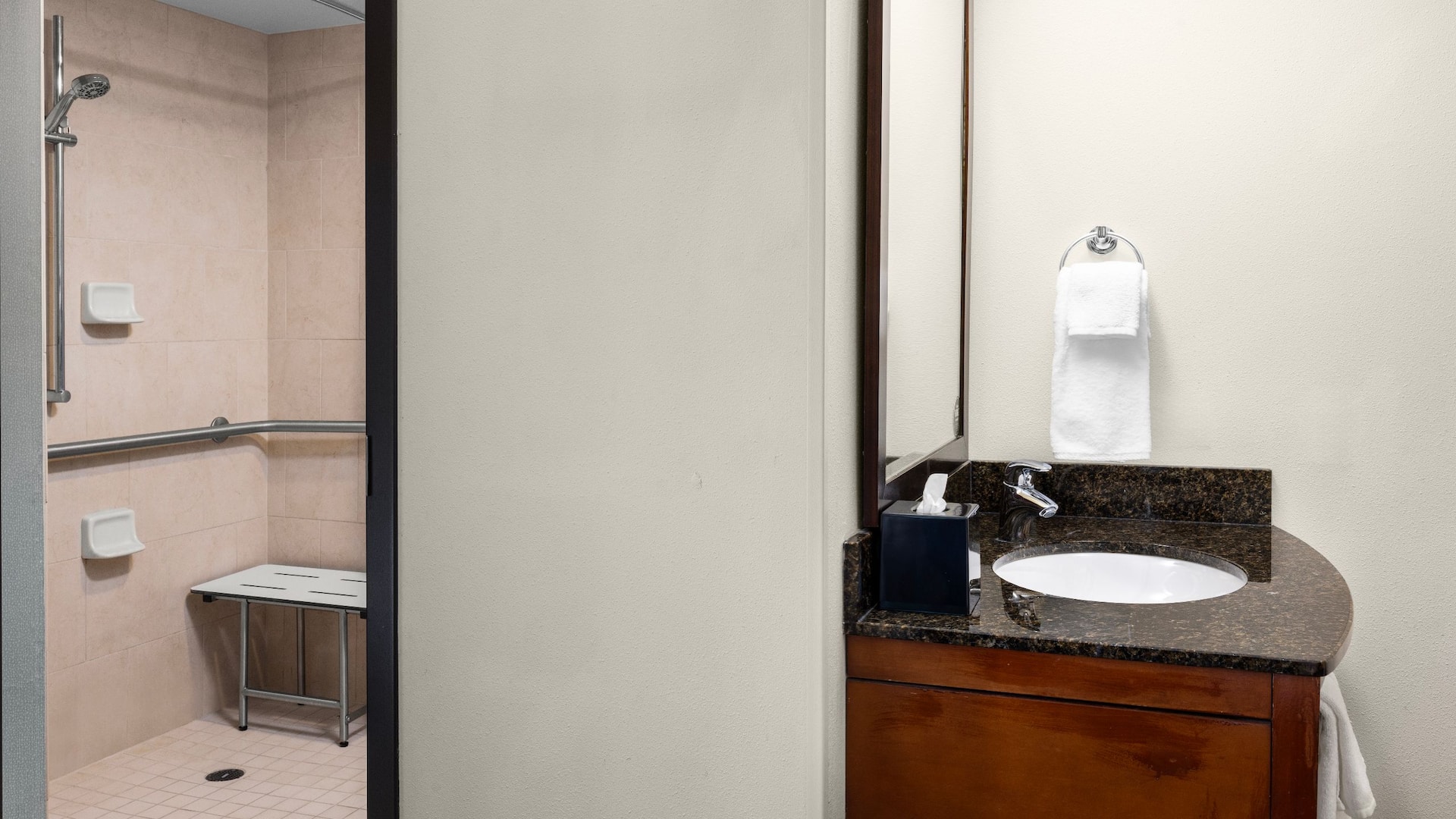 Hyatt Place Memphis/Germantown Accessible Roll In Shower