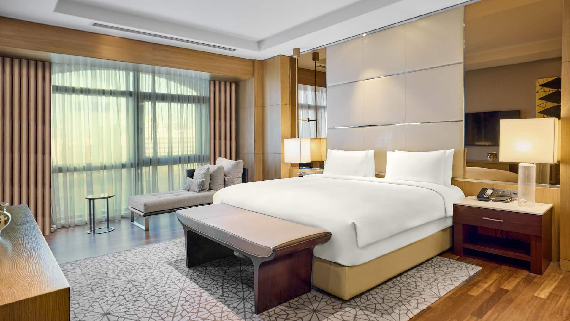 2 de 9 Hyatt Regency Tashkent Presidential Suite Bedroom
