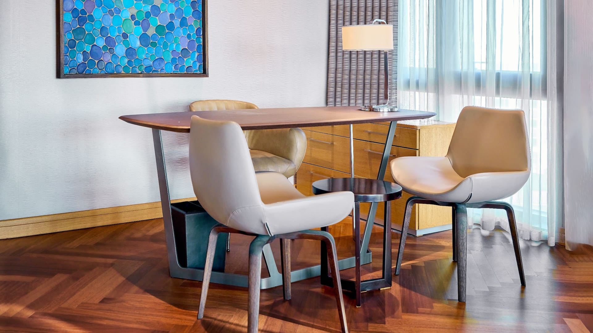 5 de 9 Hyatt Regency Tashkent Presidential Suite Table