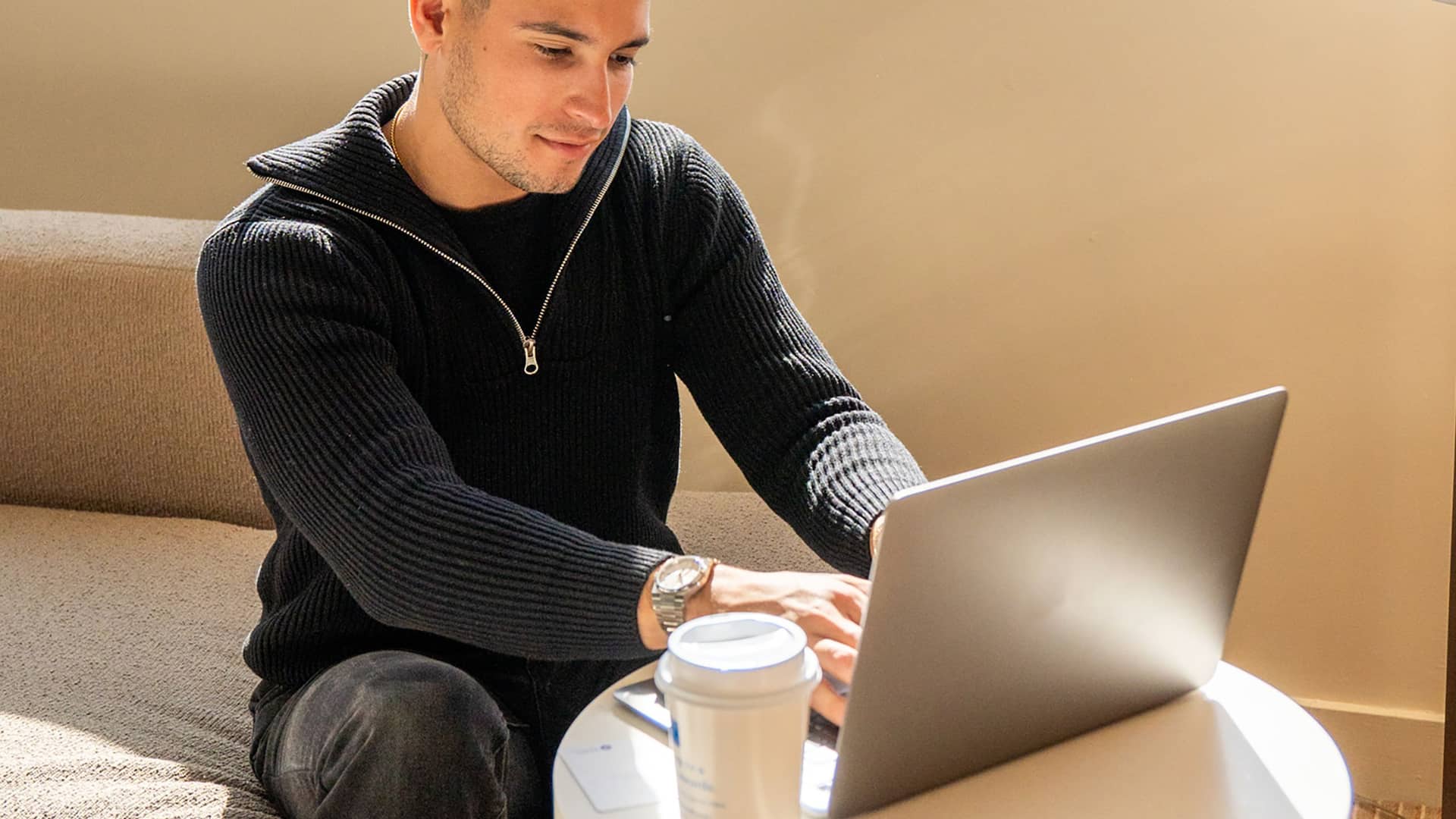 Hyatt Regency Long Beach Business Traveler Laptop Couch