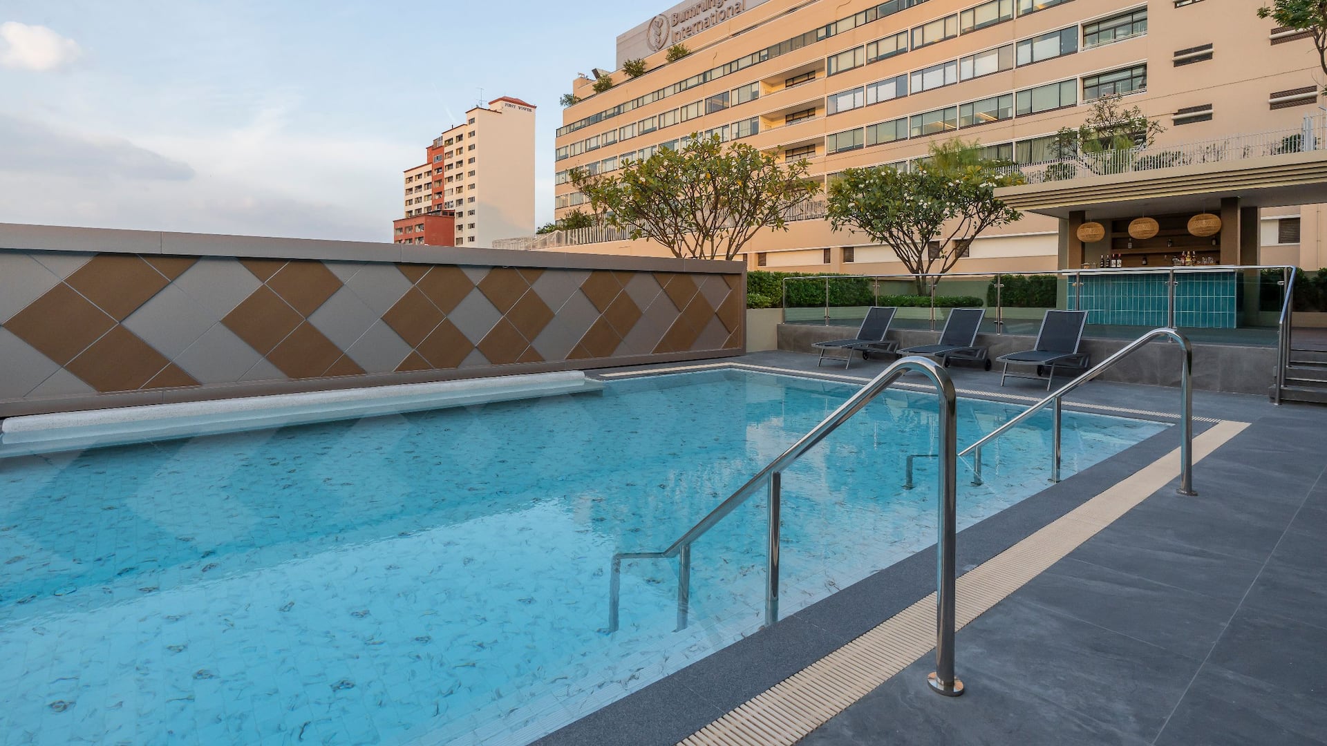 Hyatt Place Bangkok Sukhumvit 1 Pool Hospital View Clear Sky