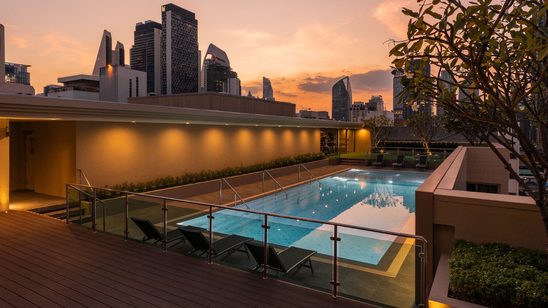 Hyatt Place Bangkok Sukhumvit 1 Pool Golden Hour
