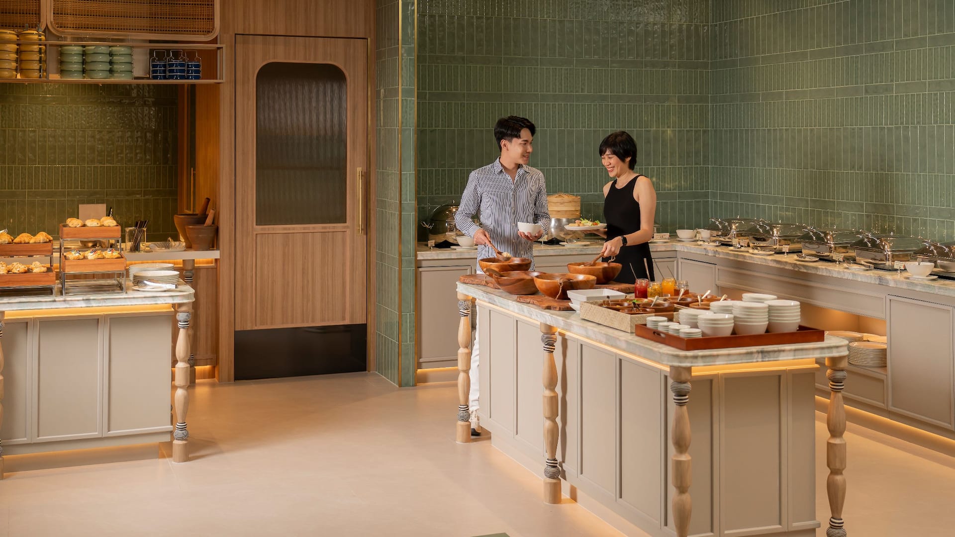 Hyatt Place Bangkok Sukhumvit 1 Couple Breakfast Bar