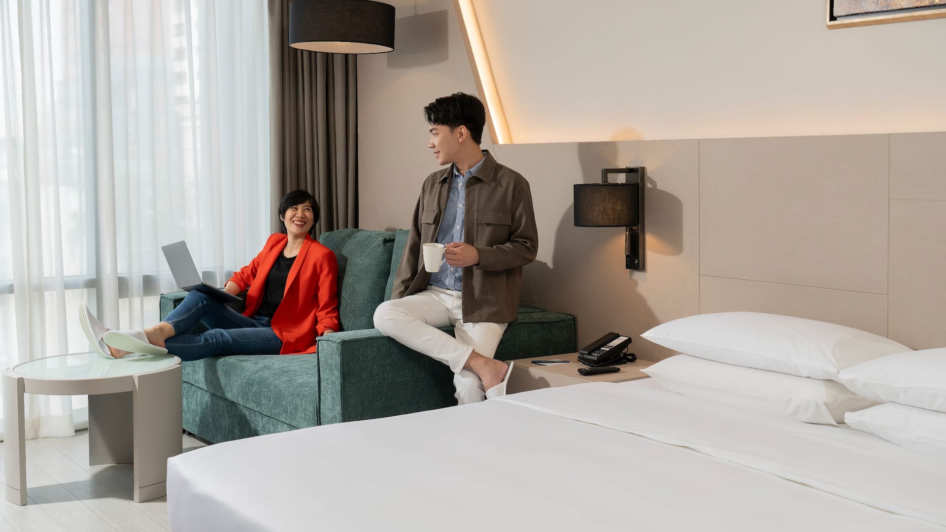 Hyatt Place Bangkok Sukhumvit 1 Couple On Sofa Bed