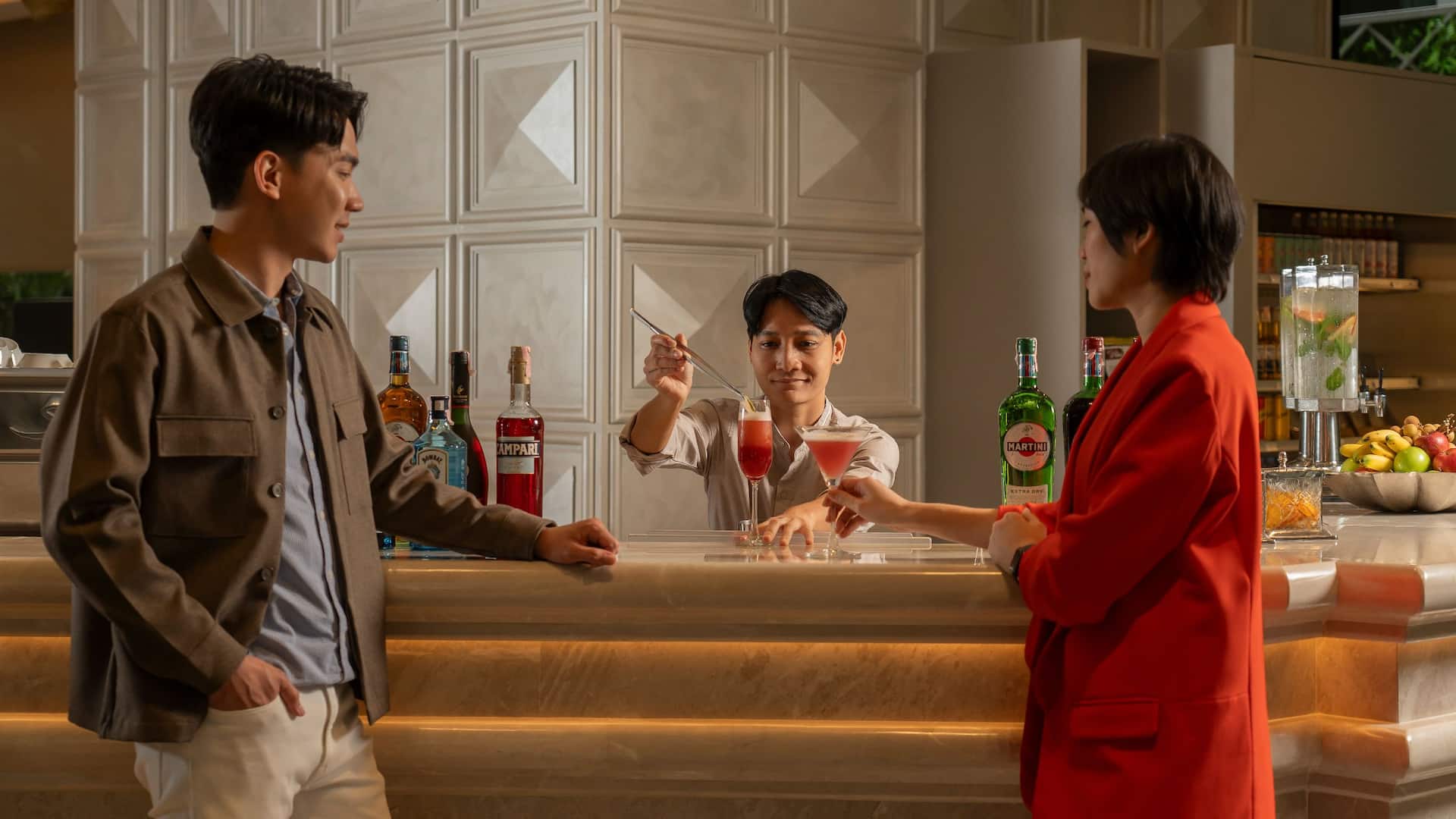 Hyatt Place Bangkok Sukhumvit 1 Bartender Making Cocktails At The Bar