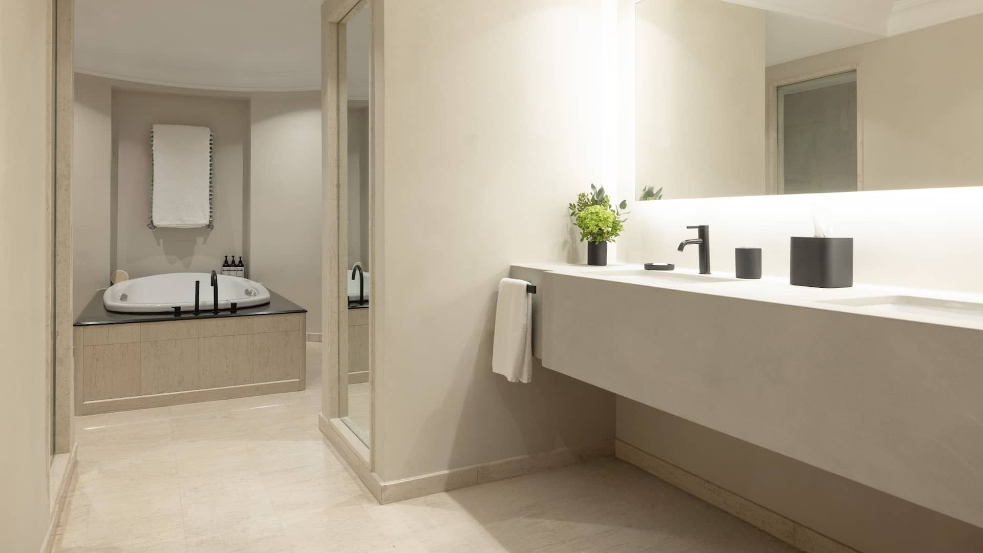 4/6 Hyatt Regency Thessaloniki Presidential Bathroom