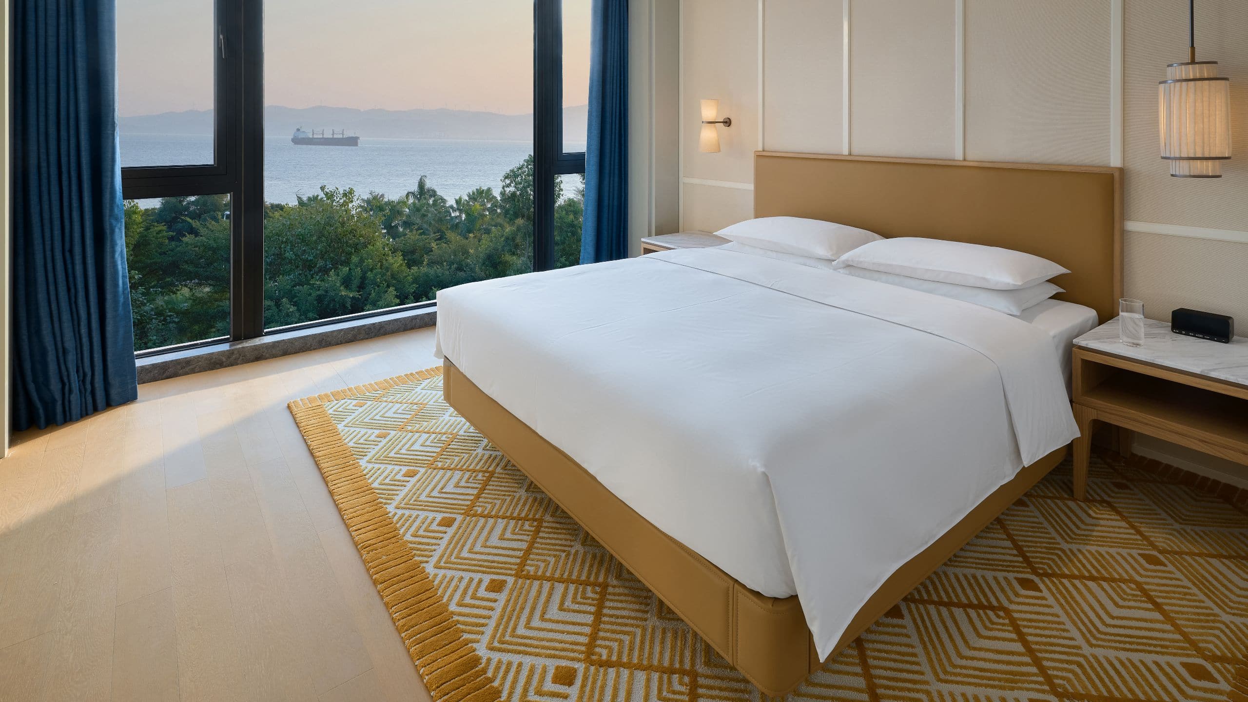 1 из 4 Hyatt Centric Ocean Front Xiamen Premier Suite King