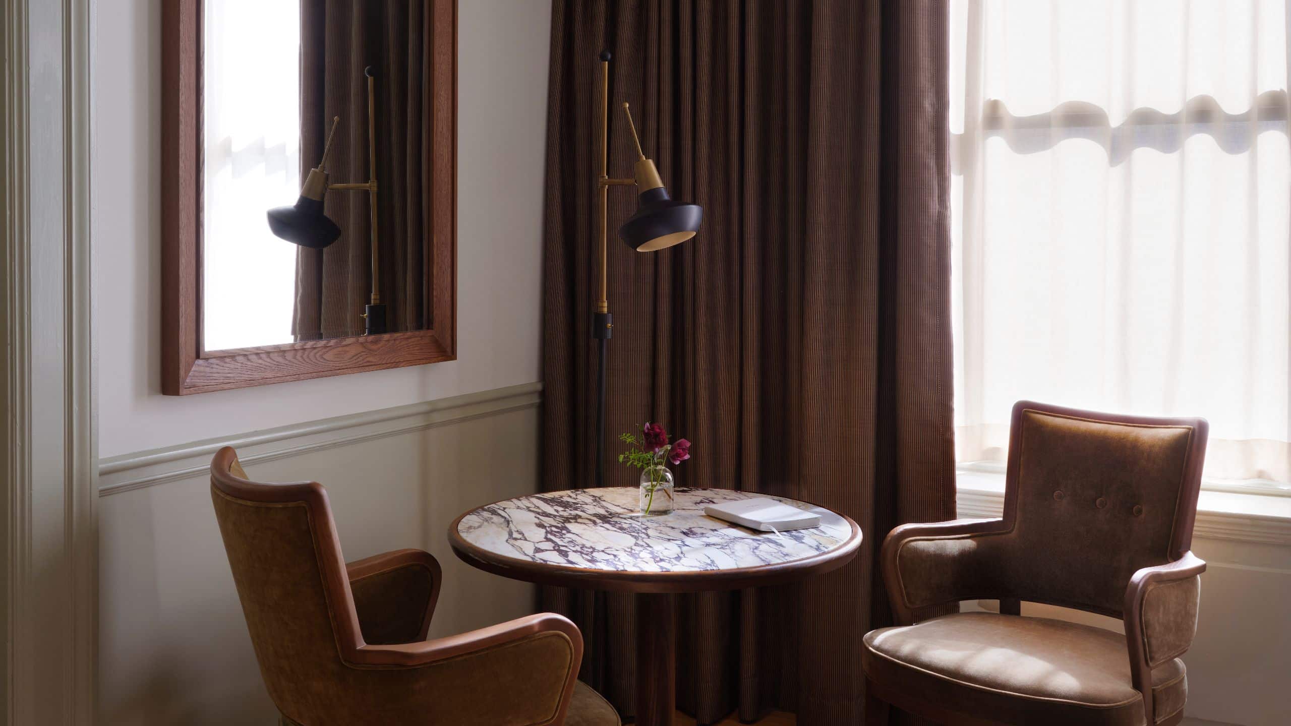6/8 The Bellevue Hotel King Queen Dining Detail