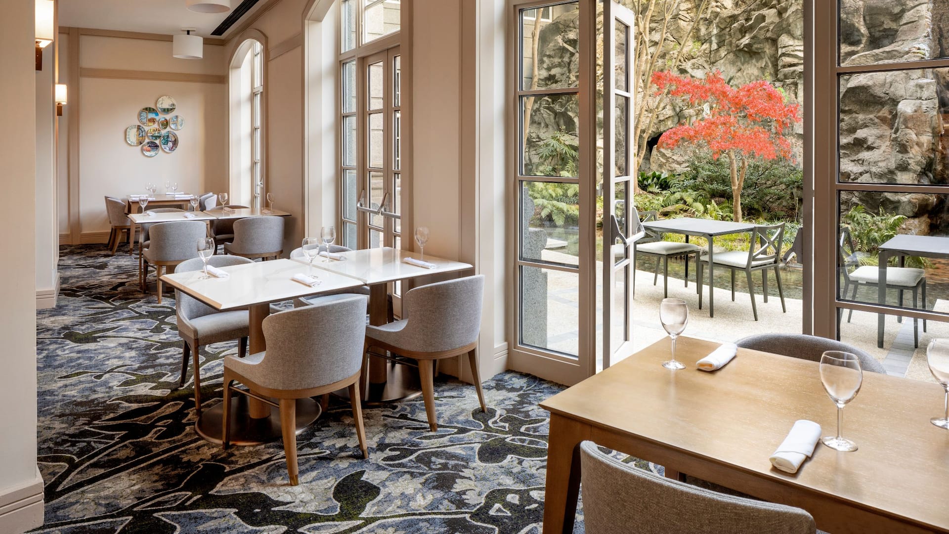 Grand Hyatt Atlanta in Buckhead Cassis Details