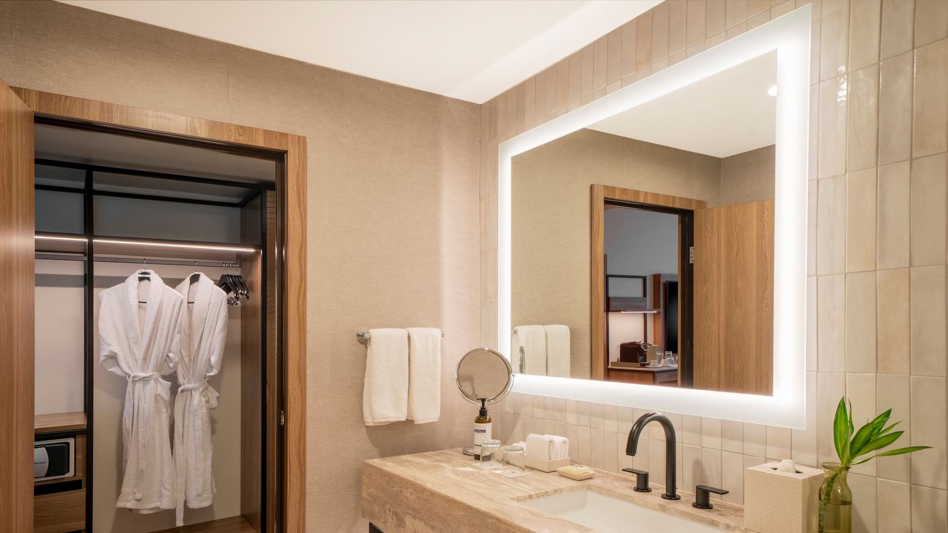 Hyatt Regency Panama City Vanity Closet