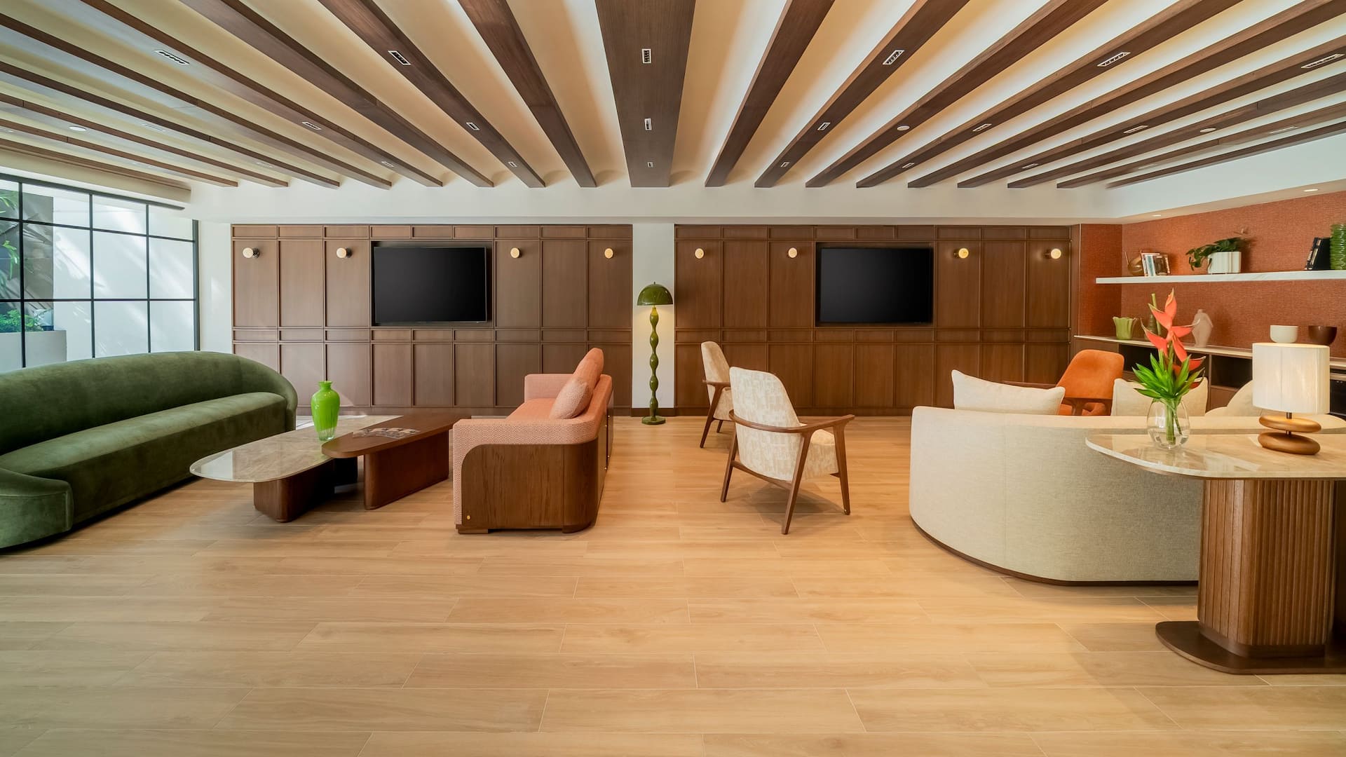 Hyatt Regency Panama City Broadcast Lounge Full View